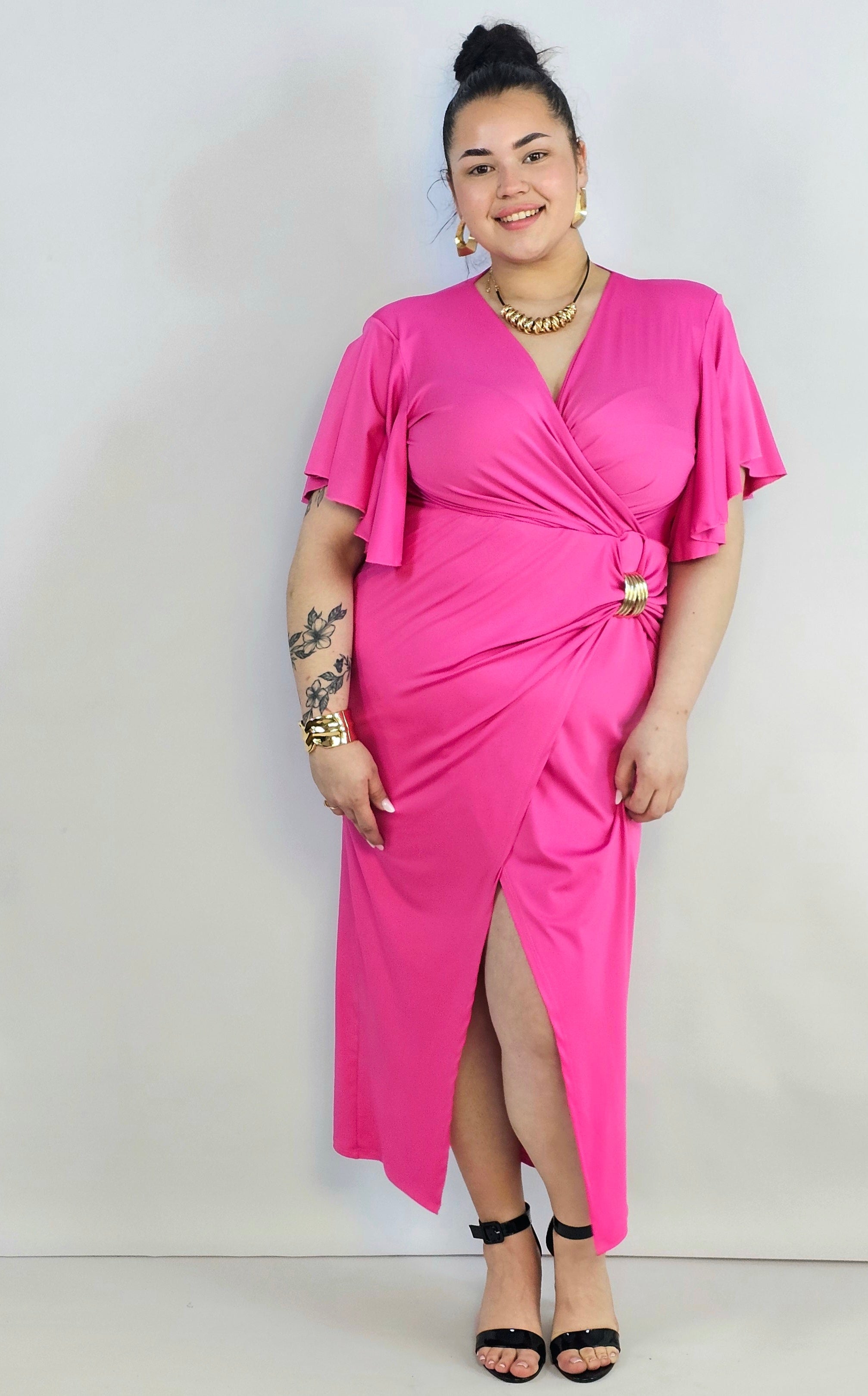 Sukienka plus size kopertowa z falbankowym rękawem – elegancja XXL Stylowa XL