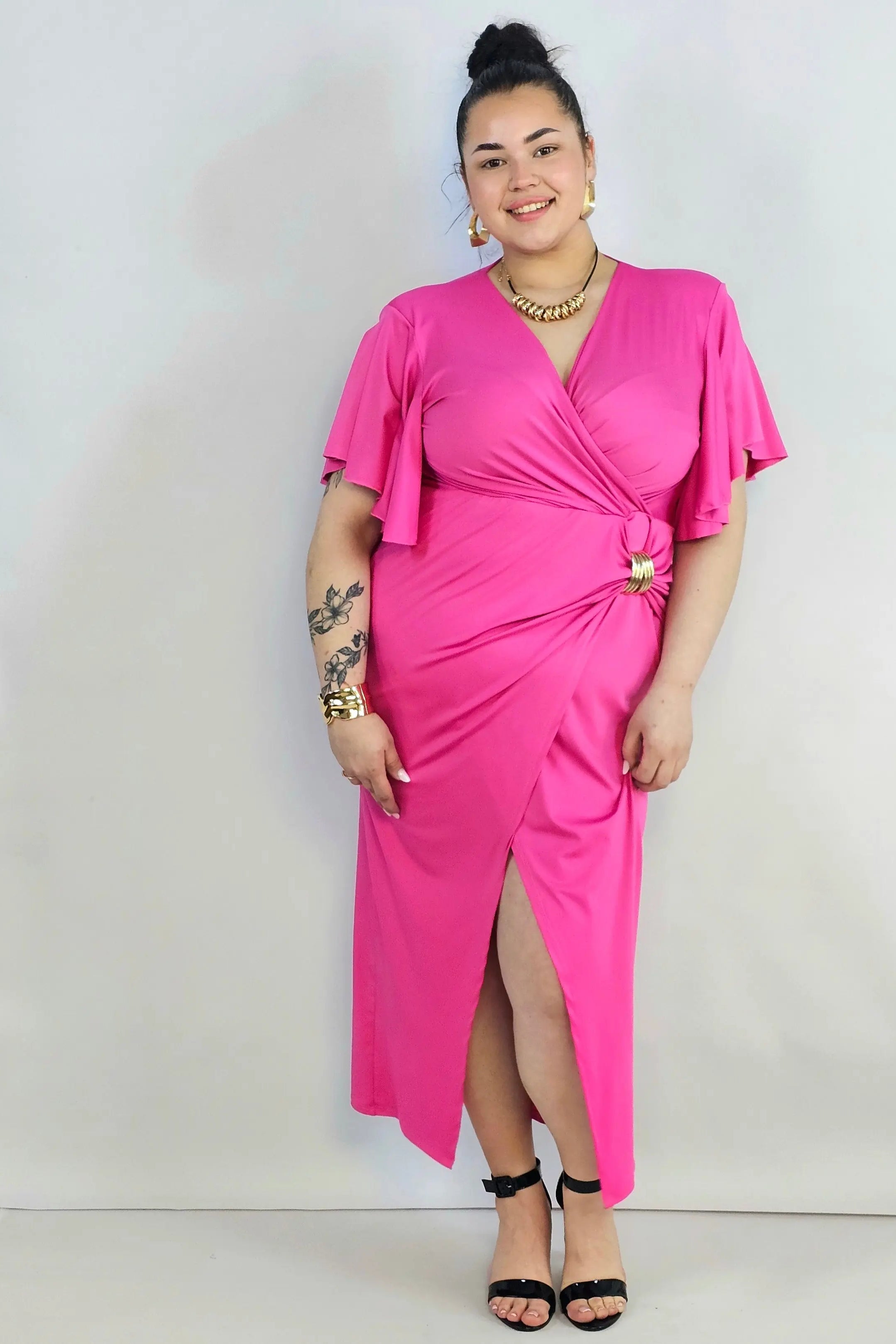 Sukienka plus size kopertowa z falbankowym rękawem – elegancja XXL Stylowa XL