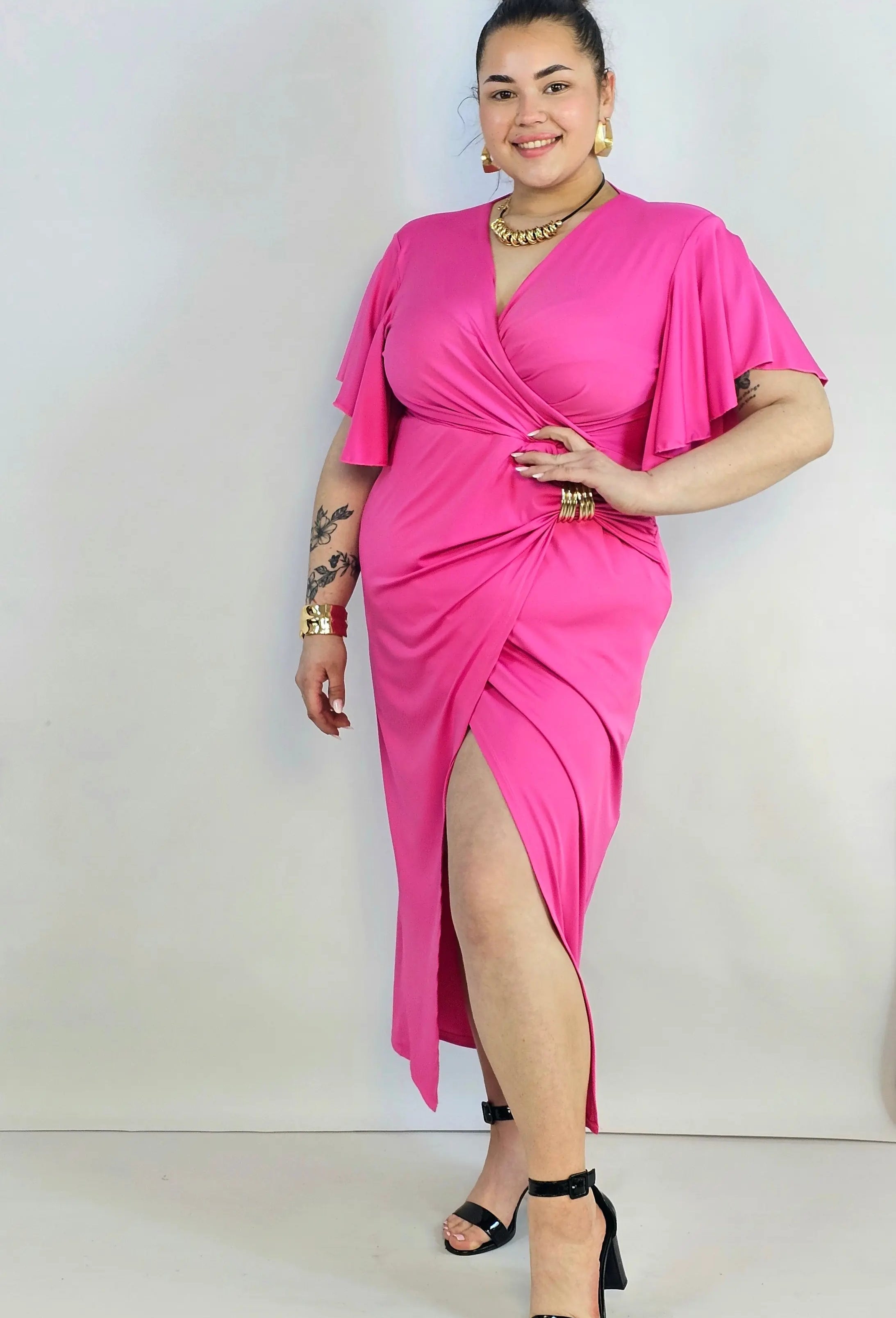 Sukienka plus size kopertowa z falbankowym rękawem – elegancja XXL Stylowa XL