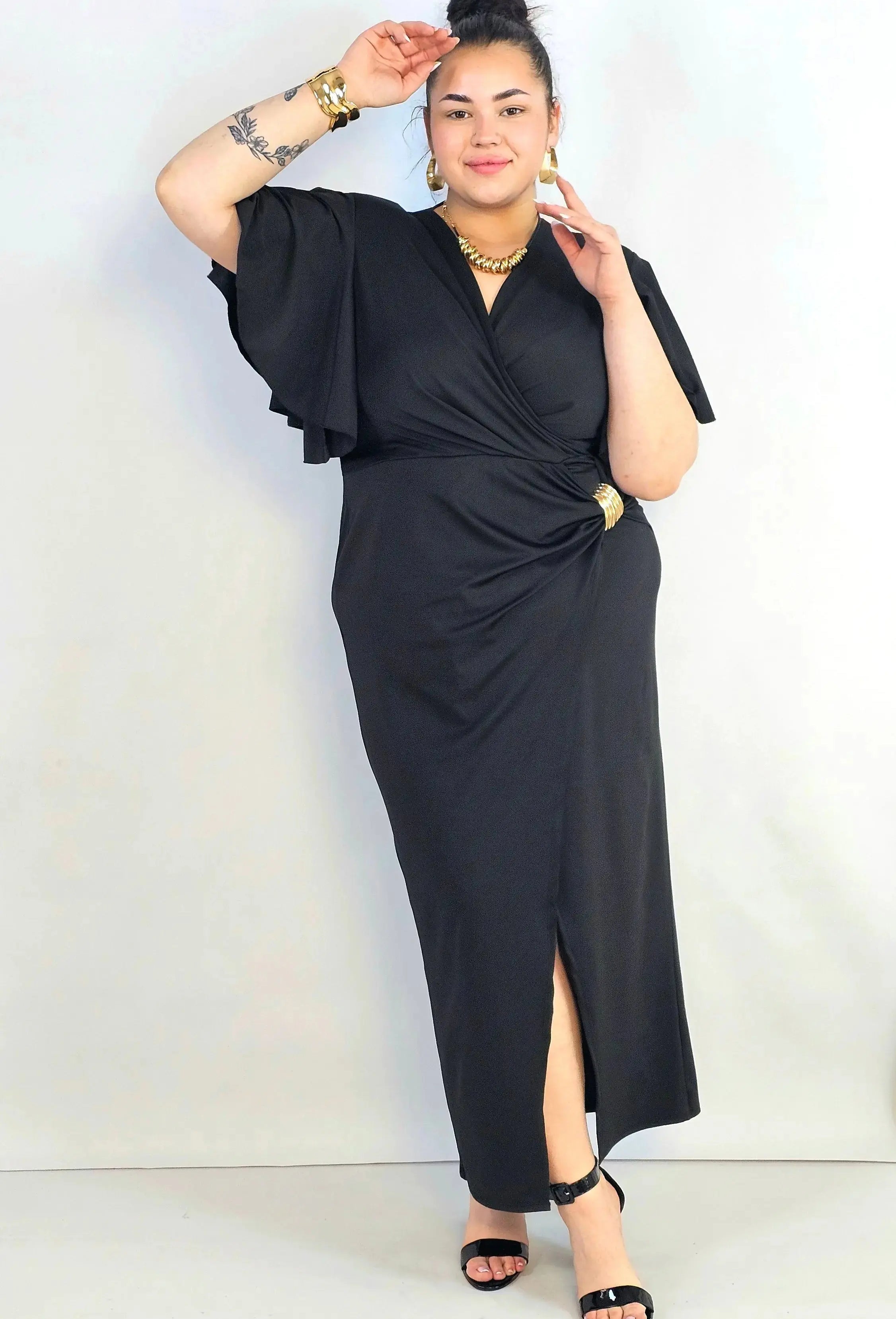 Sukienka plus size kopertowa z falbankowym rękawem – elegancja XXL Stylowa XL