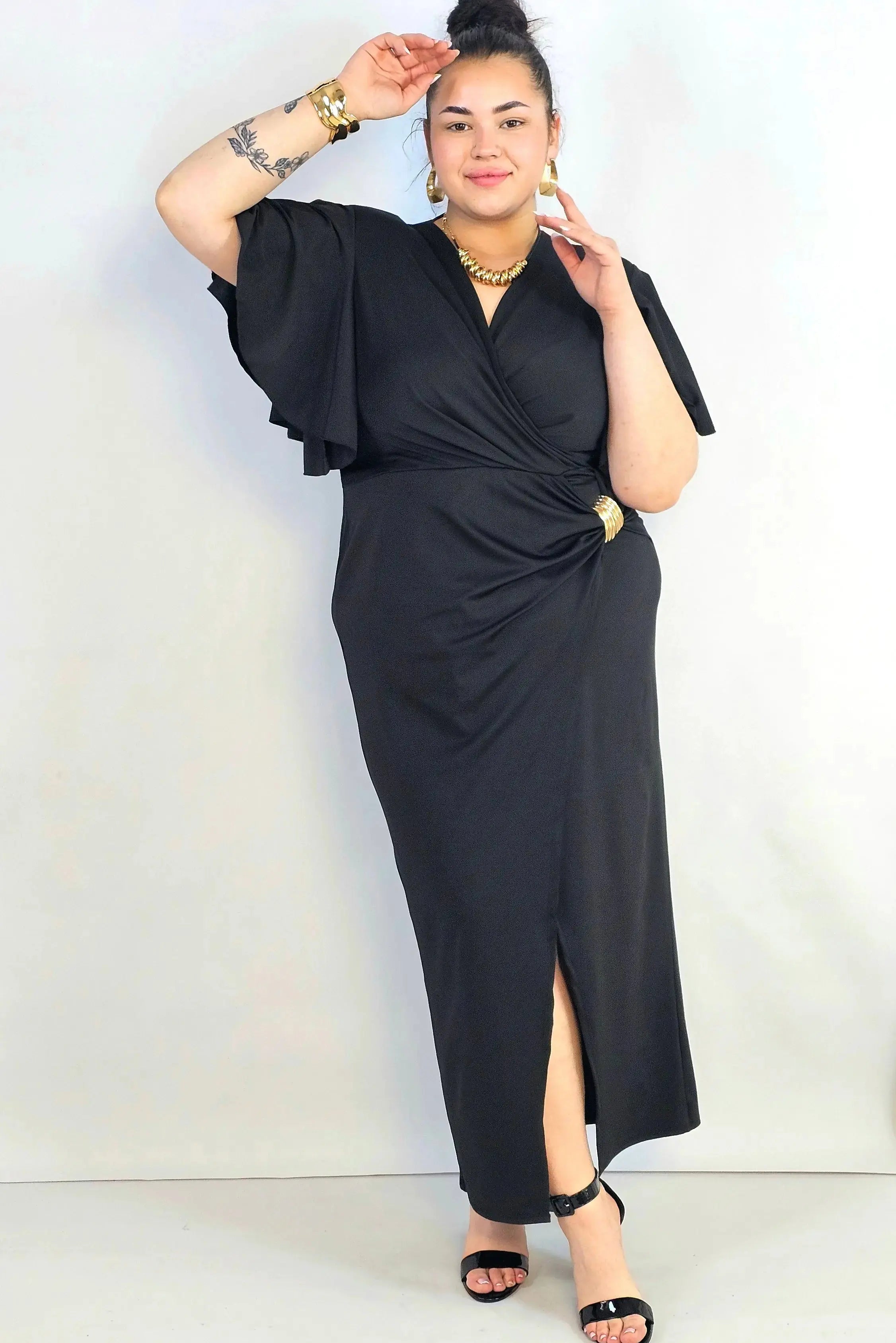 Sukienka plus size kopertowa z falbankowym rękawem – elegancja XXL Stylowa XL