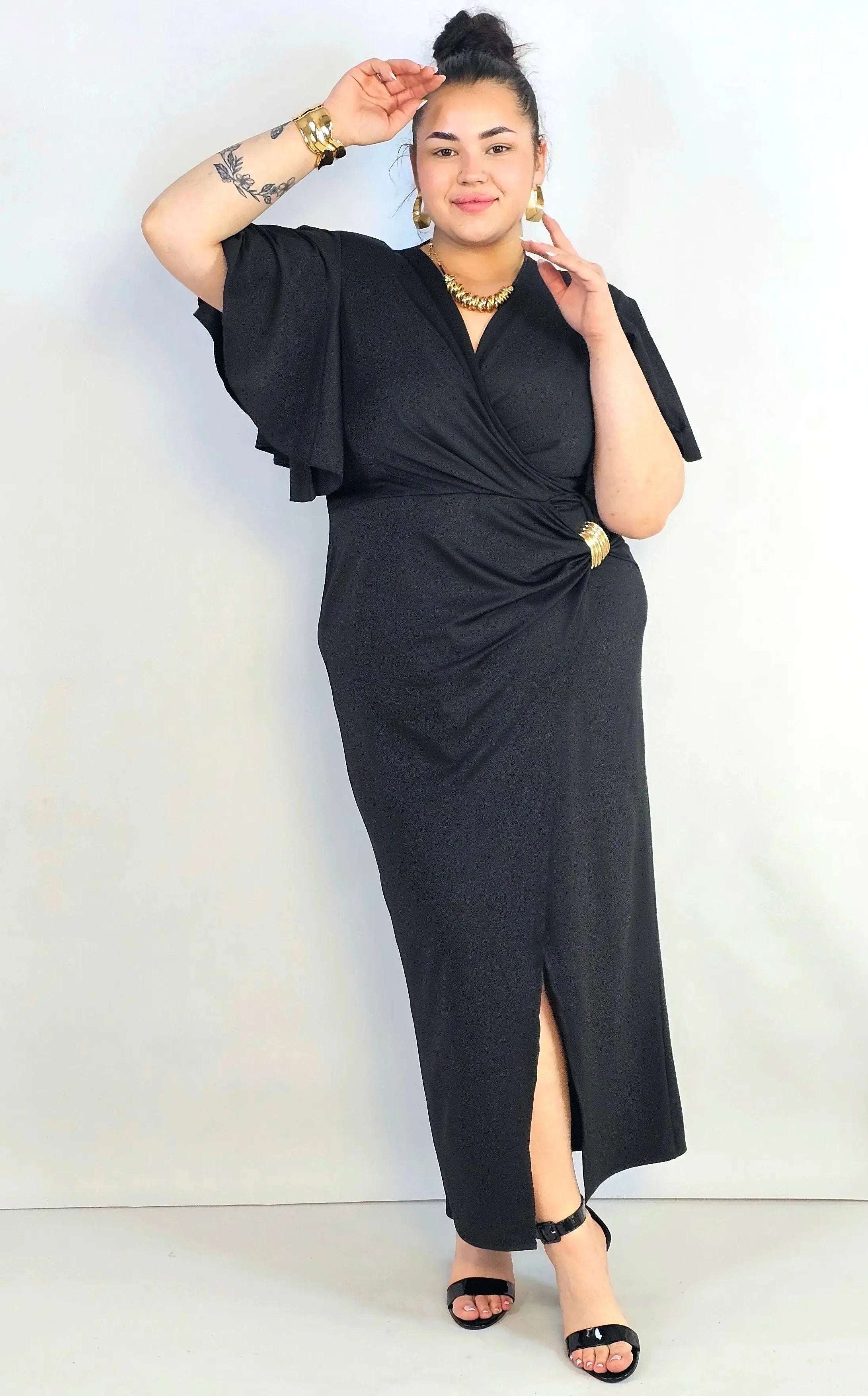 Sukienka plus size kopertowa z falbankowym rękawem – elegancja XXL Stylowa XL