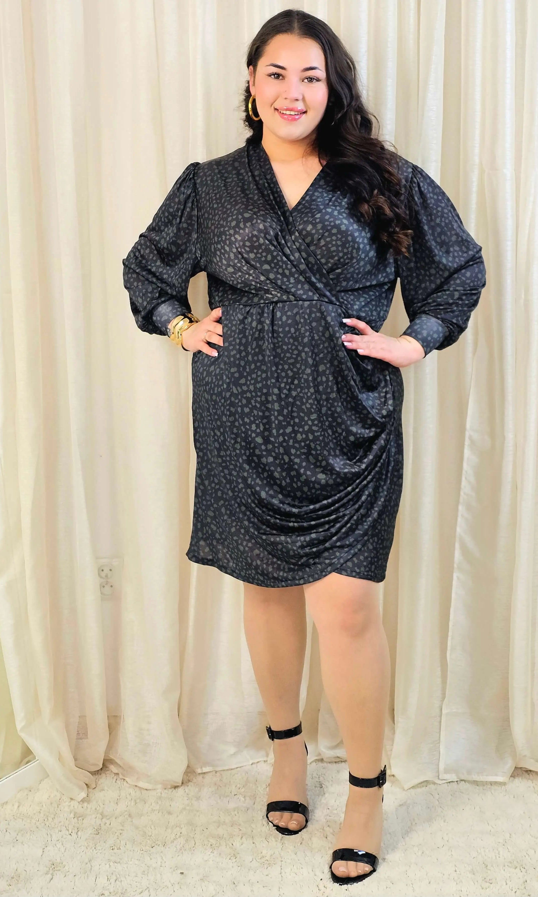 Sukienka plus size kopertowa z marszczeniem – elegancka mini XXL Stylowa XL
