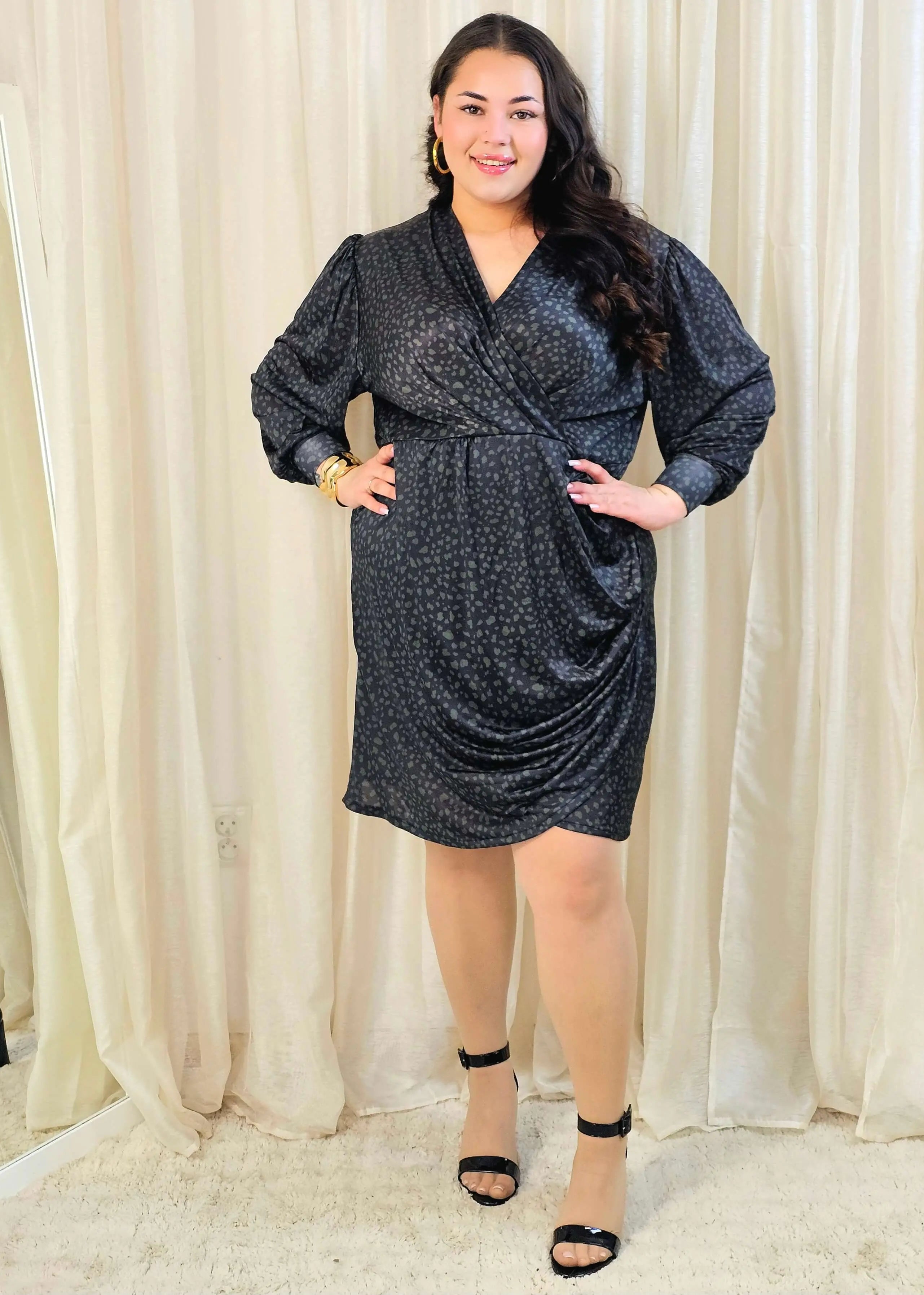 Sukienka plus size kopertowa z marszczeniem – elegancka mini XXL Stylowa XL