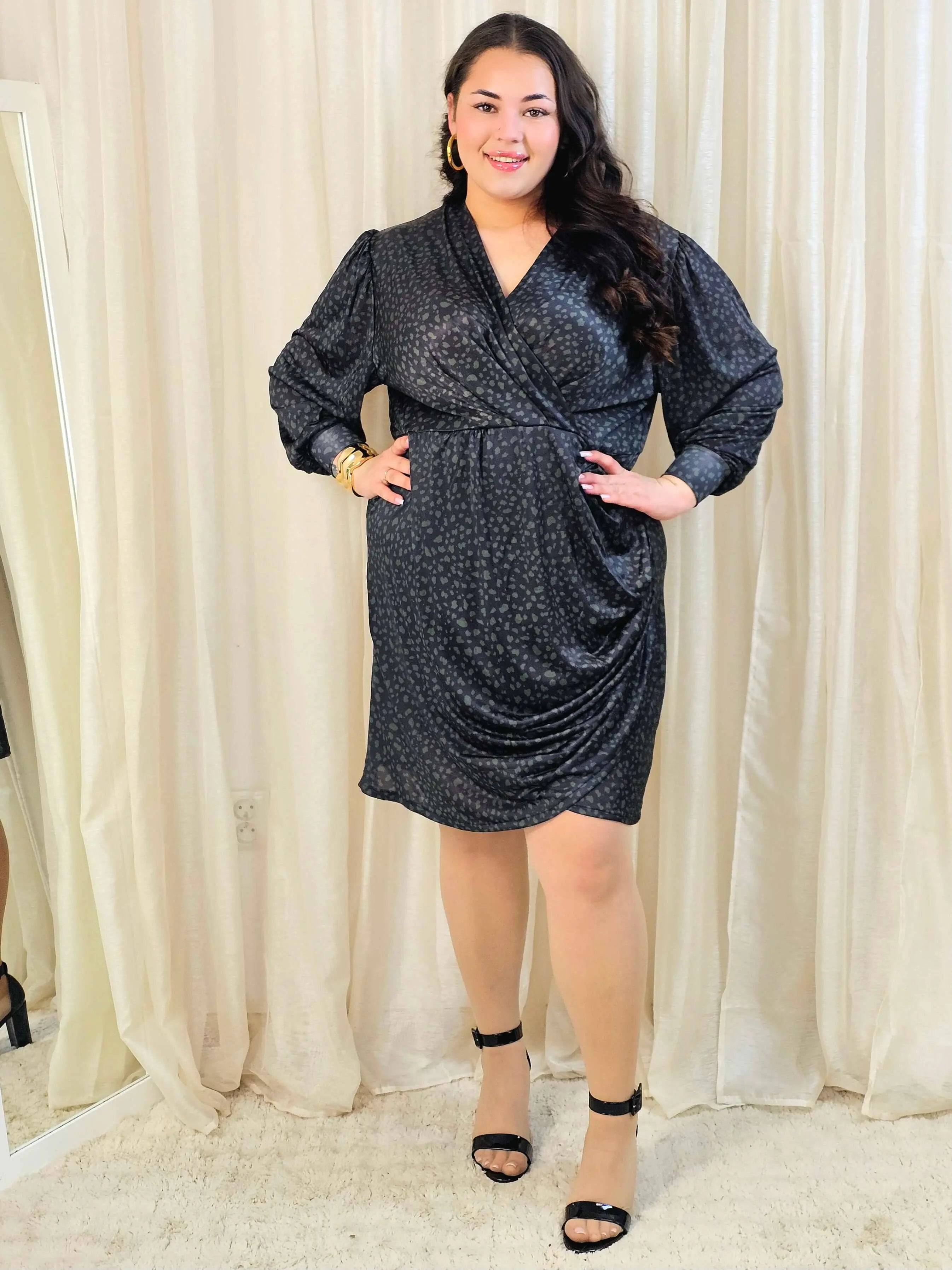 Sukienka plus size kopertowa z marszczeniem – elegancka mini XXL Stylowa XL