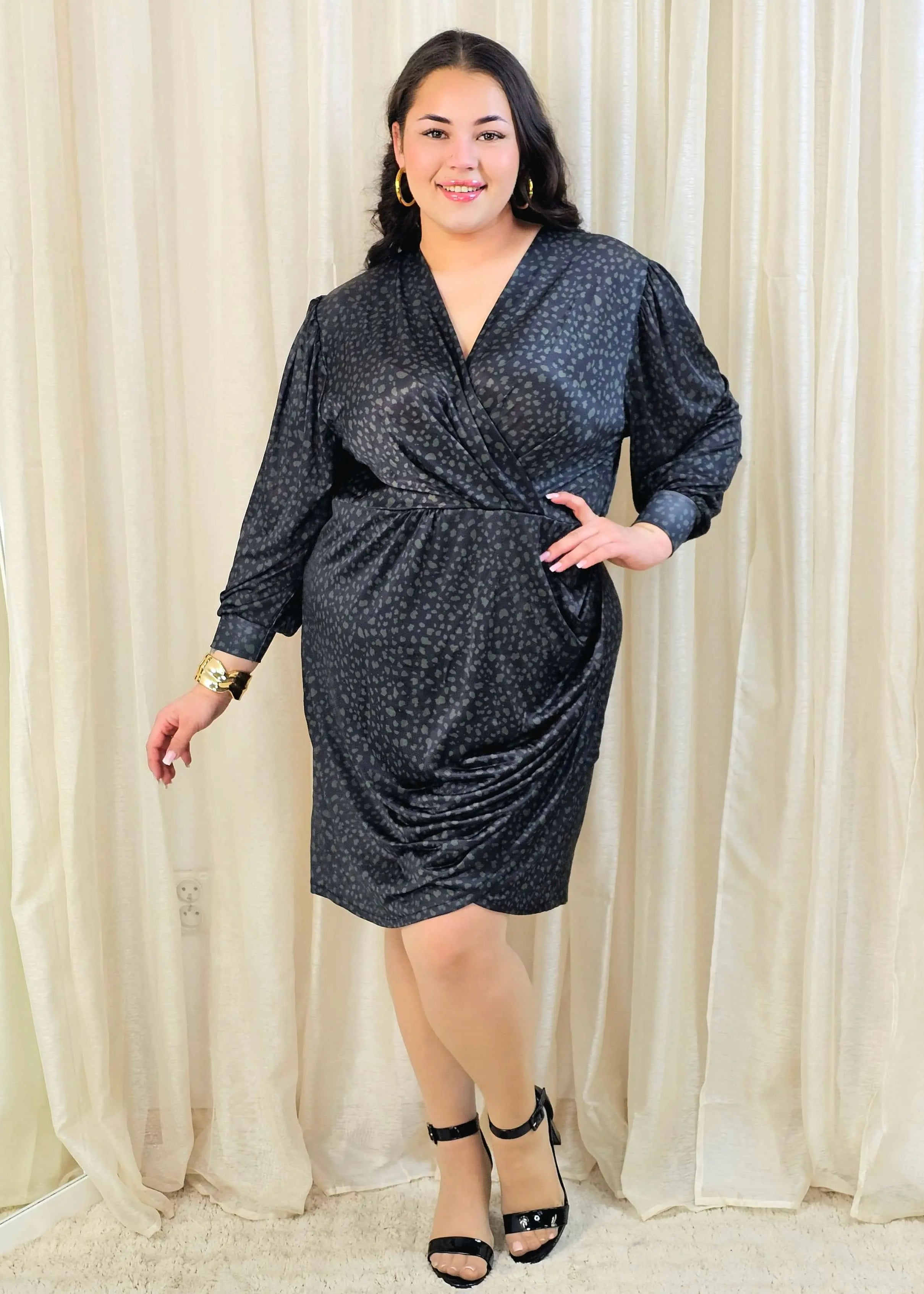 Sukienka plus size kopertowa z marszczeniem – elegancka mini XXL Stylowa XL