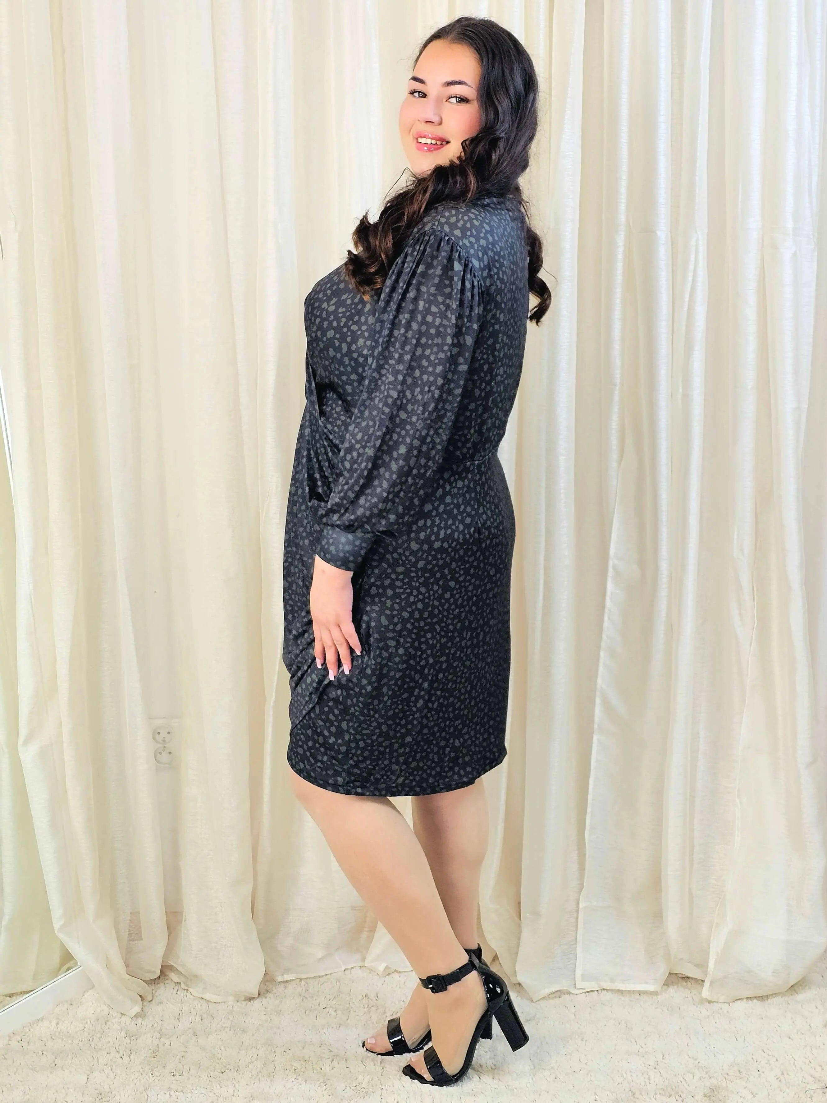 Sukienka plus size kopertowa z marszczeniem – elegancka mini XXL Stylowa XL