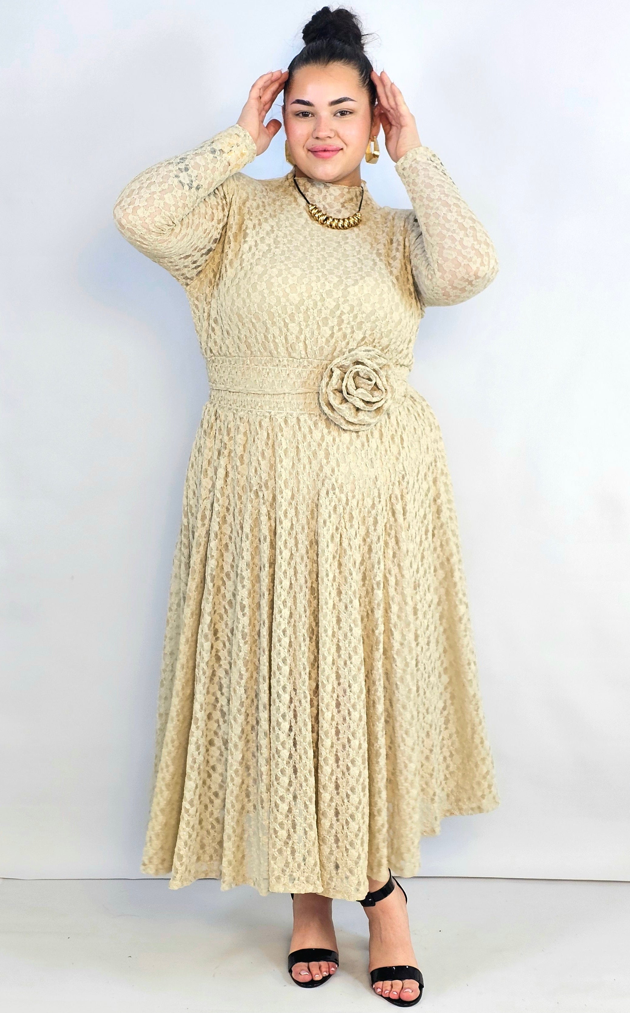 Sukienka plus size koronkowa – elegancja która zachwyca Stylowa XL