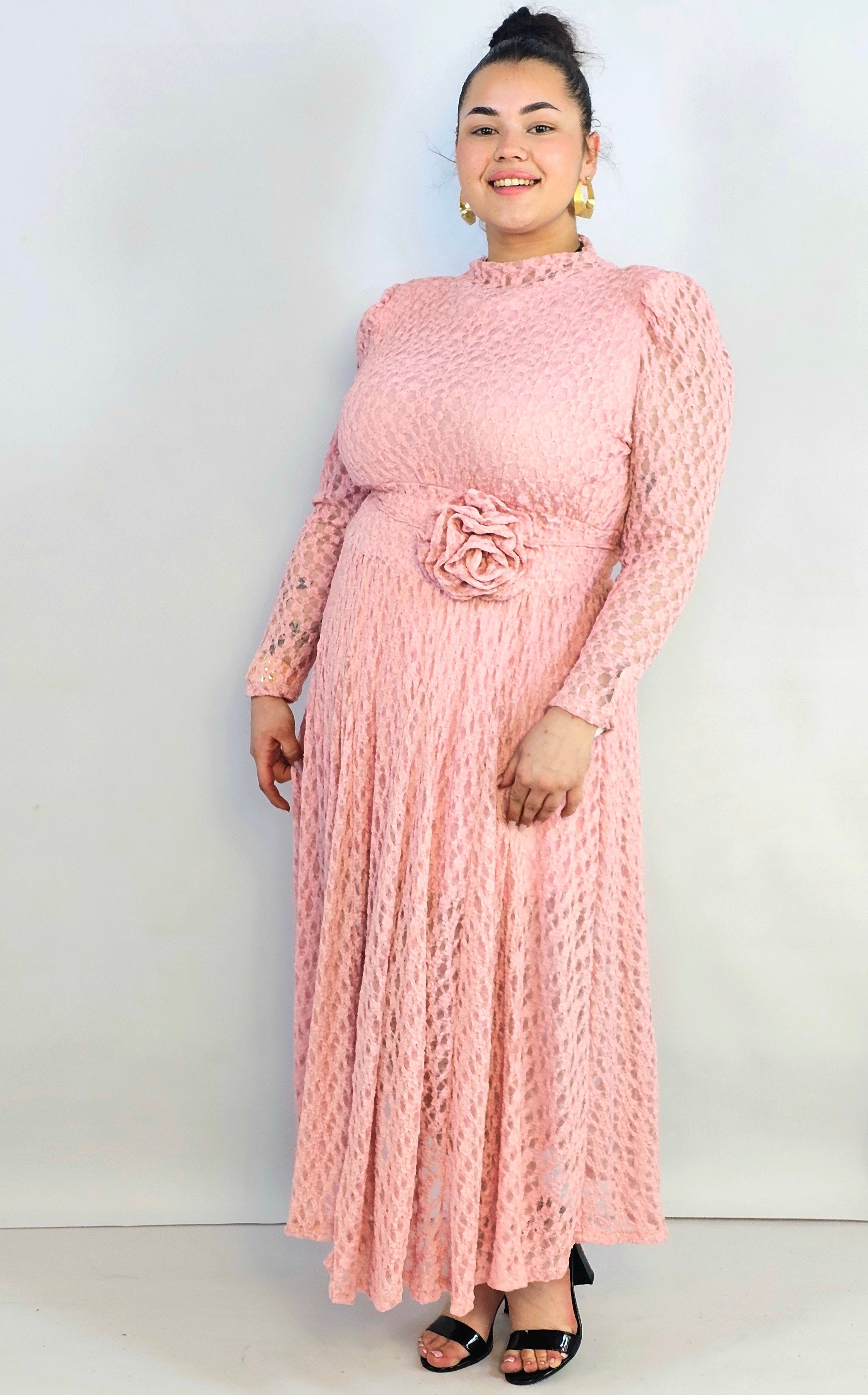 Sukienka plus size koronkowa – elegancja która zachwyca Stylowa XL