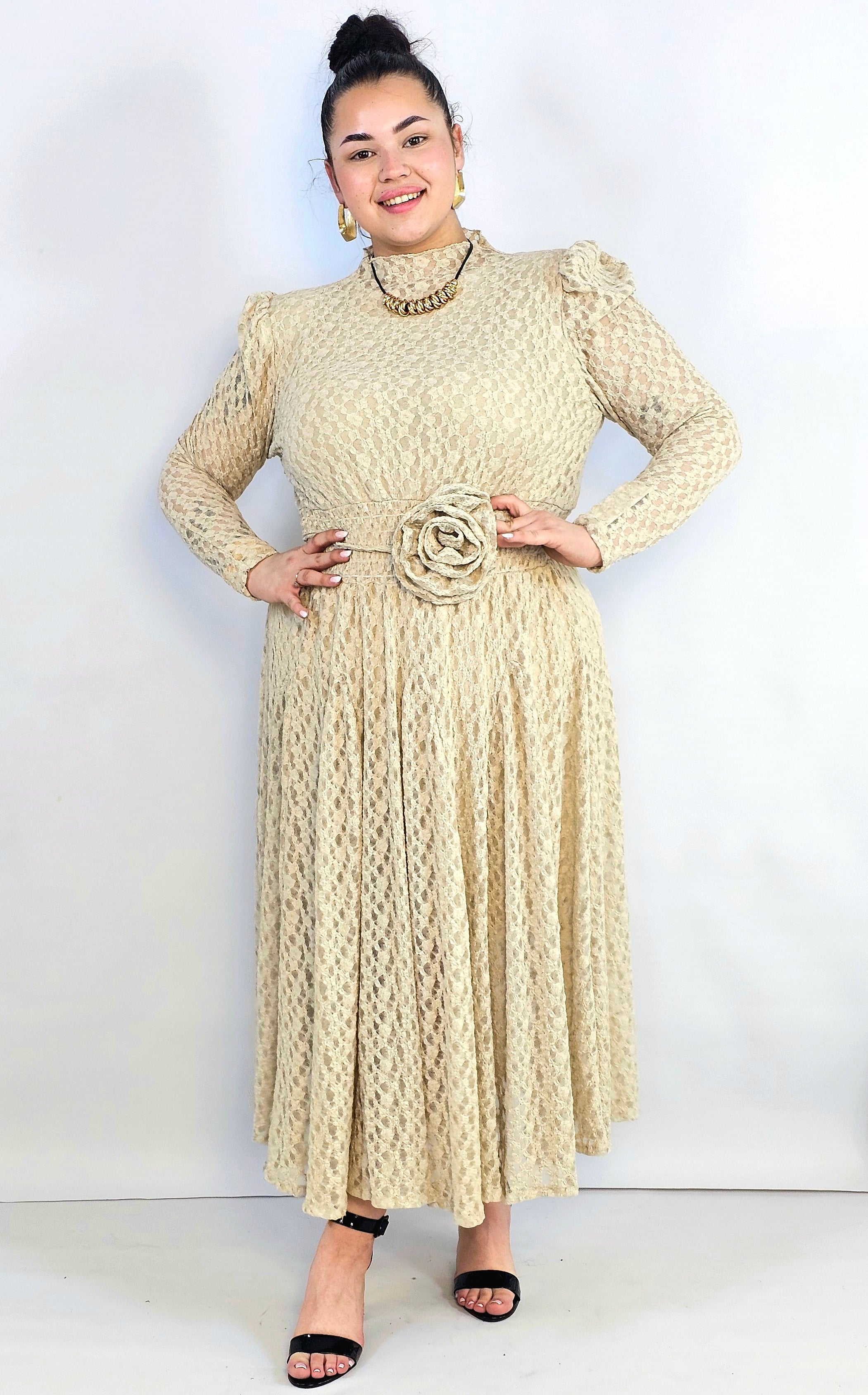 Sukienka plus size koronkowa – elegancja która zachwyca Stylowa XL