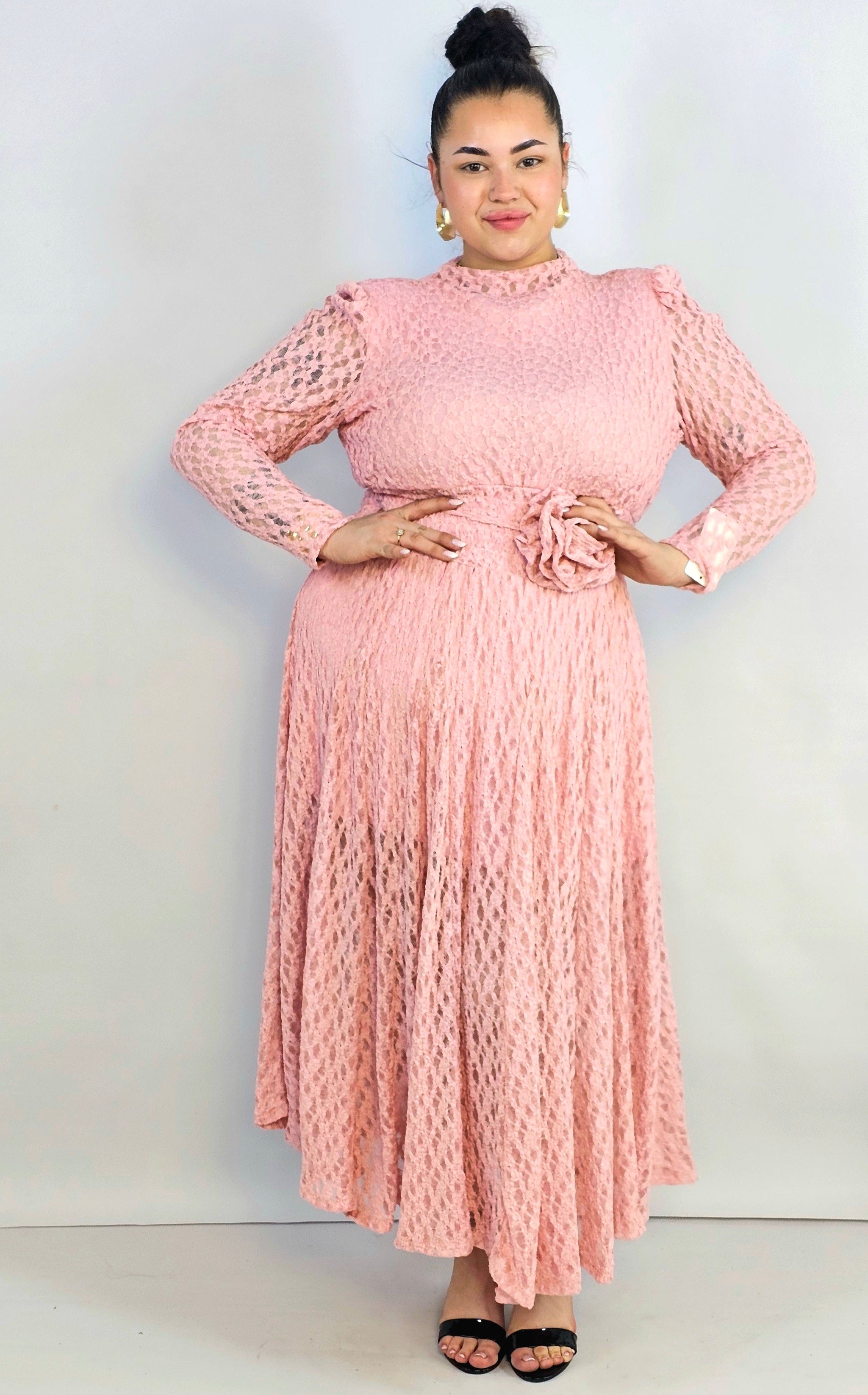 Sukienka plus size koronkowa – elegancja która zachwyca Stylowa XL