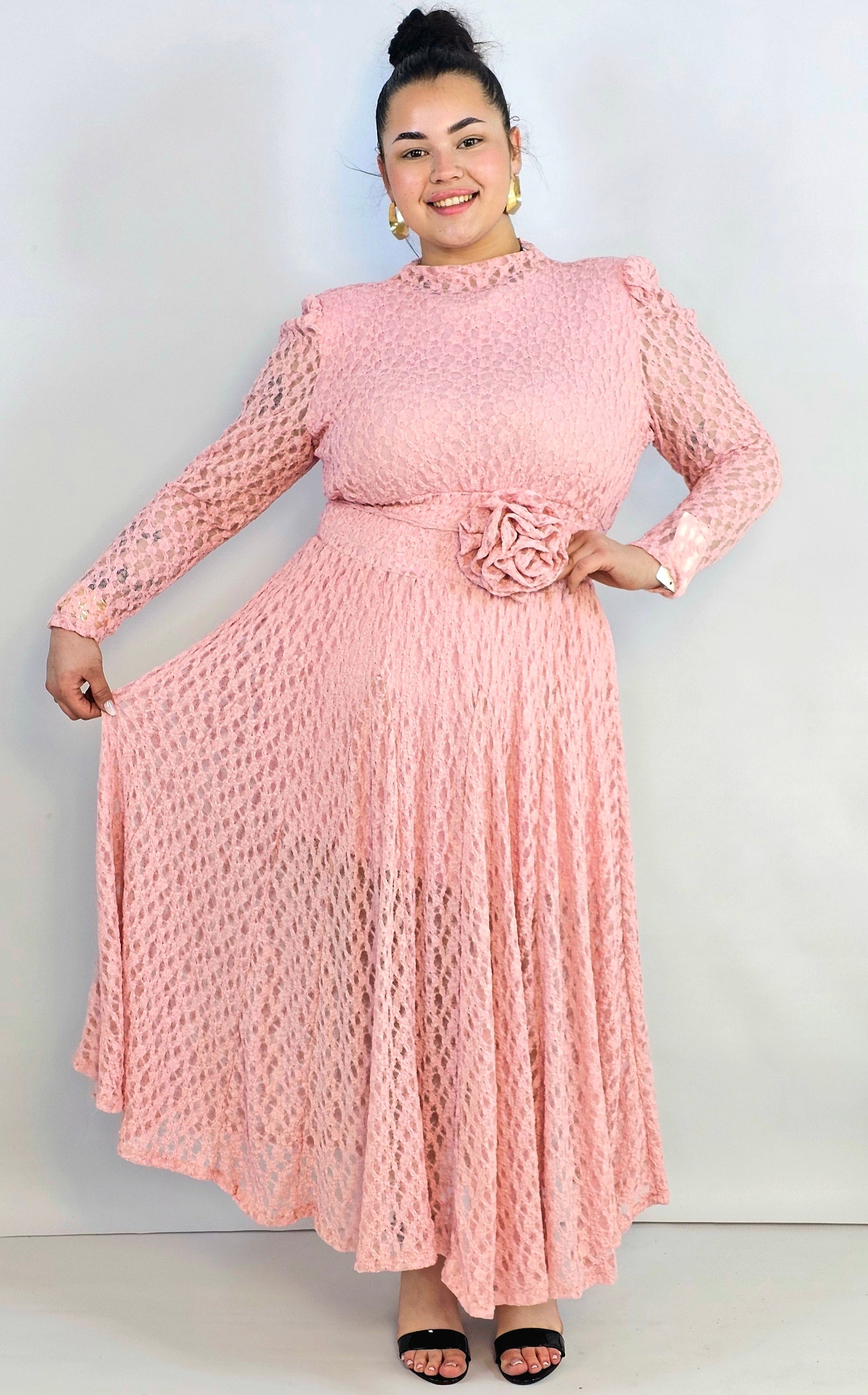 Sukienka plus size koronkowa – elegancja która zachwyca Stylowa XL