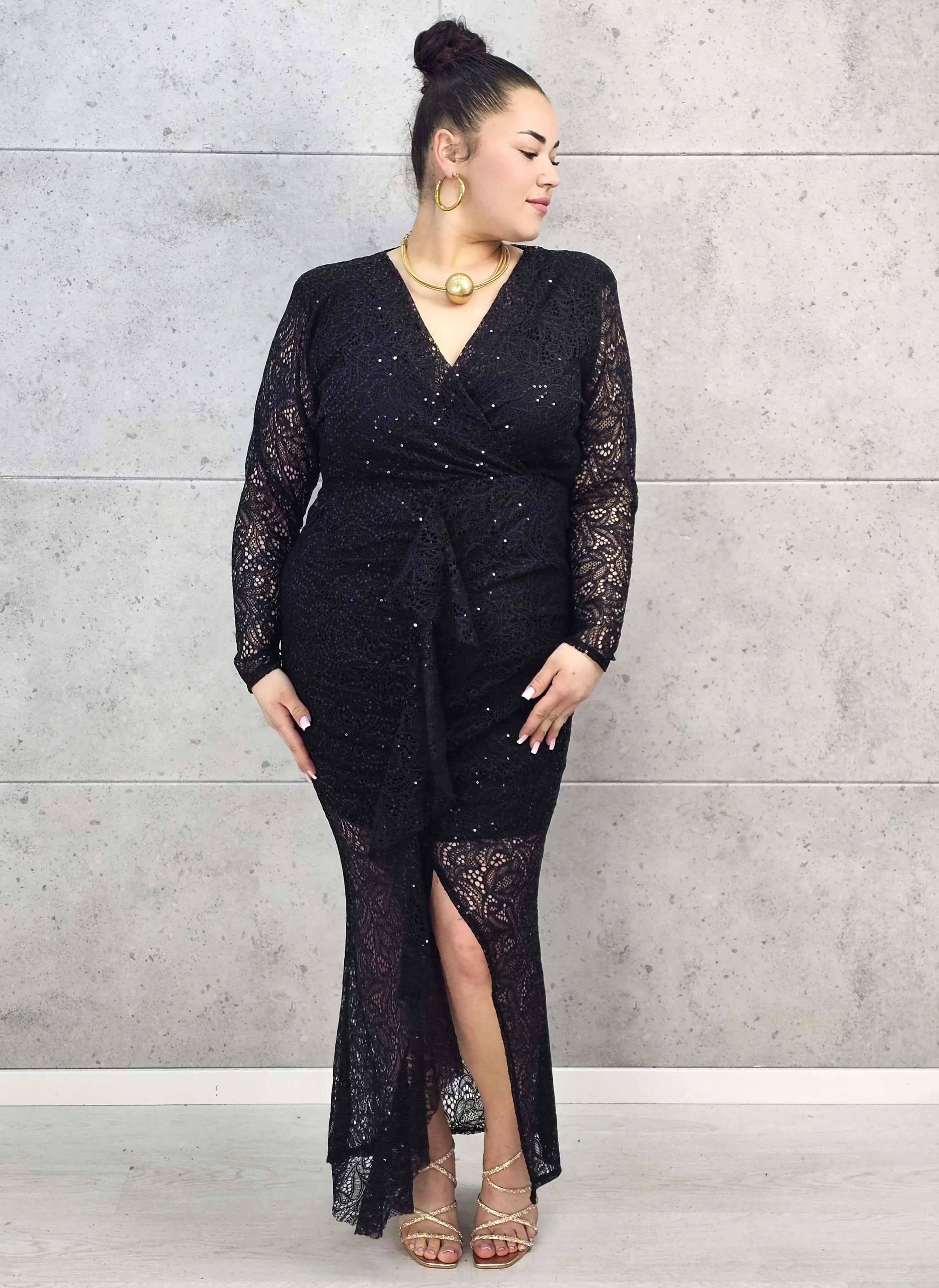 Sukienka plus size koronkowa maxi z połyskiem – elegancja na wyjątkowe okazje Stylowa XL