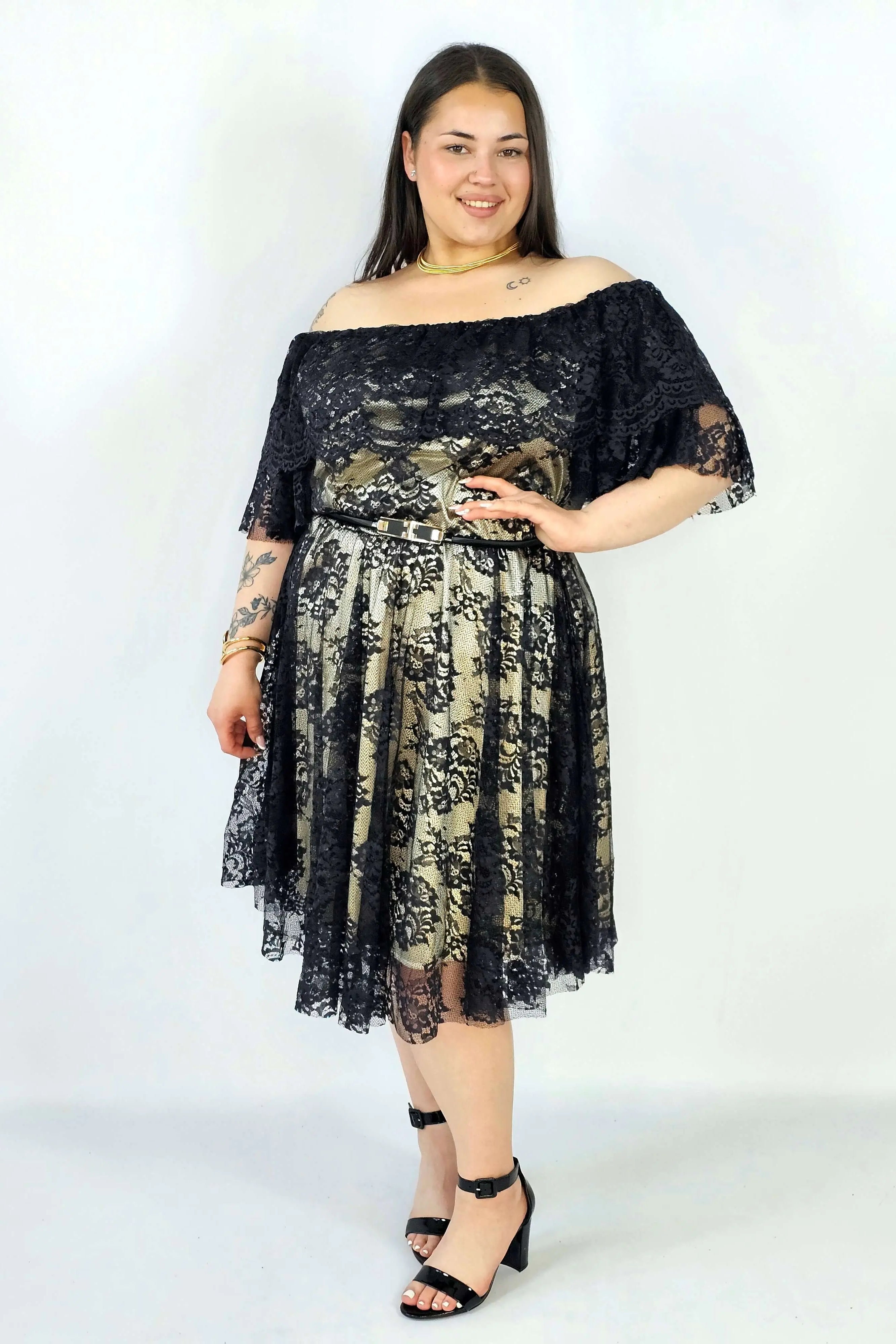 Sukienka plus size koronkowa z paskiem – elegancja i kobiecość w stylu XXL Stylowa XL