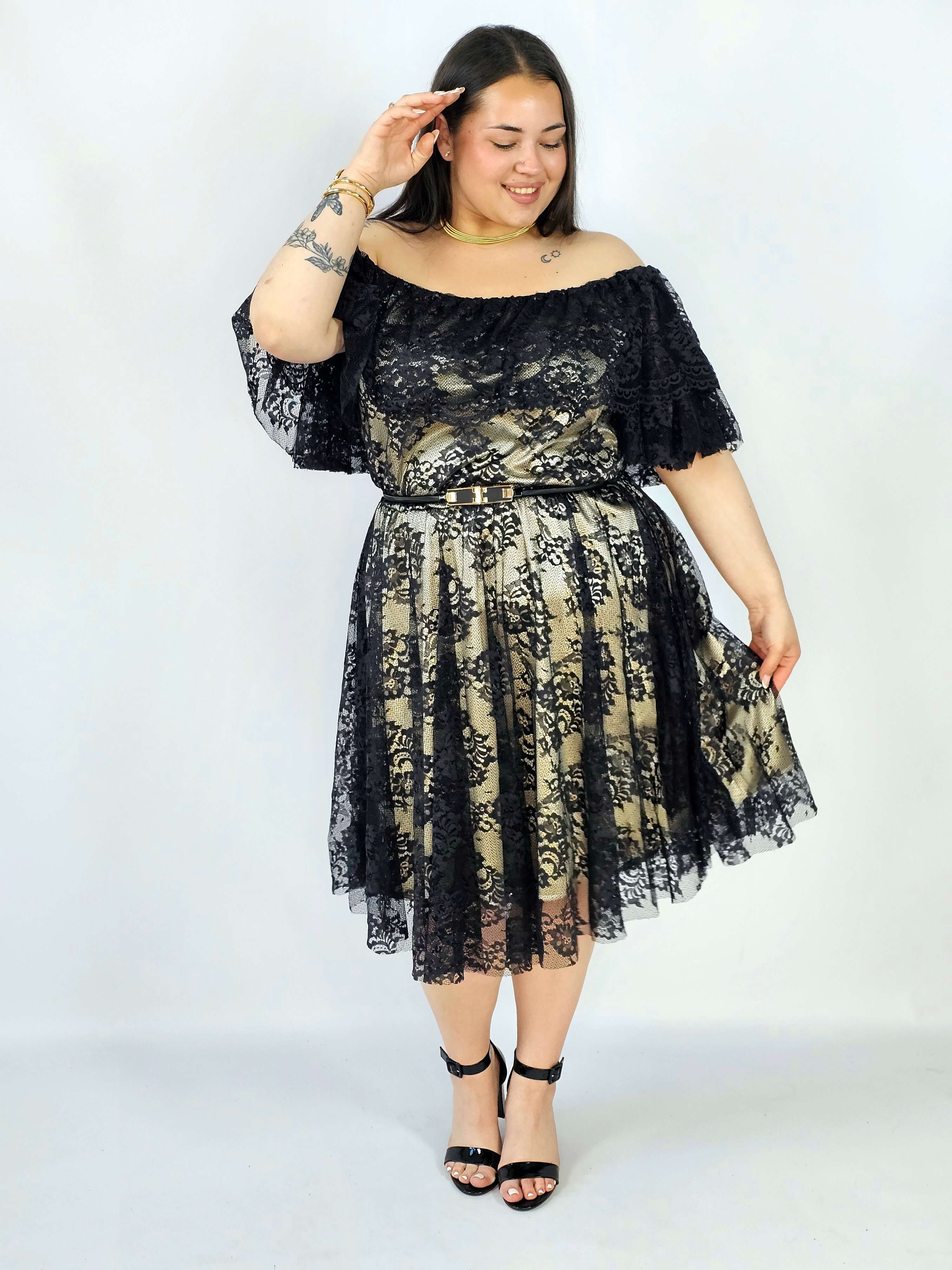 Sukienka plus size koronkowa z paskiem – elegancja i kobiecość w stylu XXL Stylowa XL