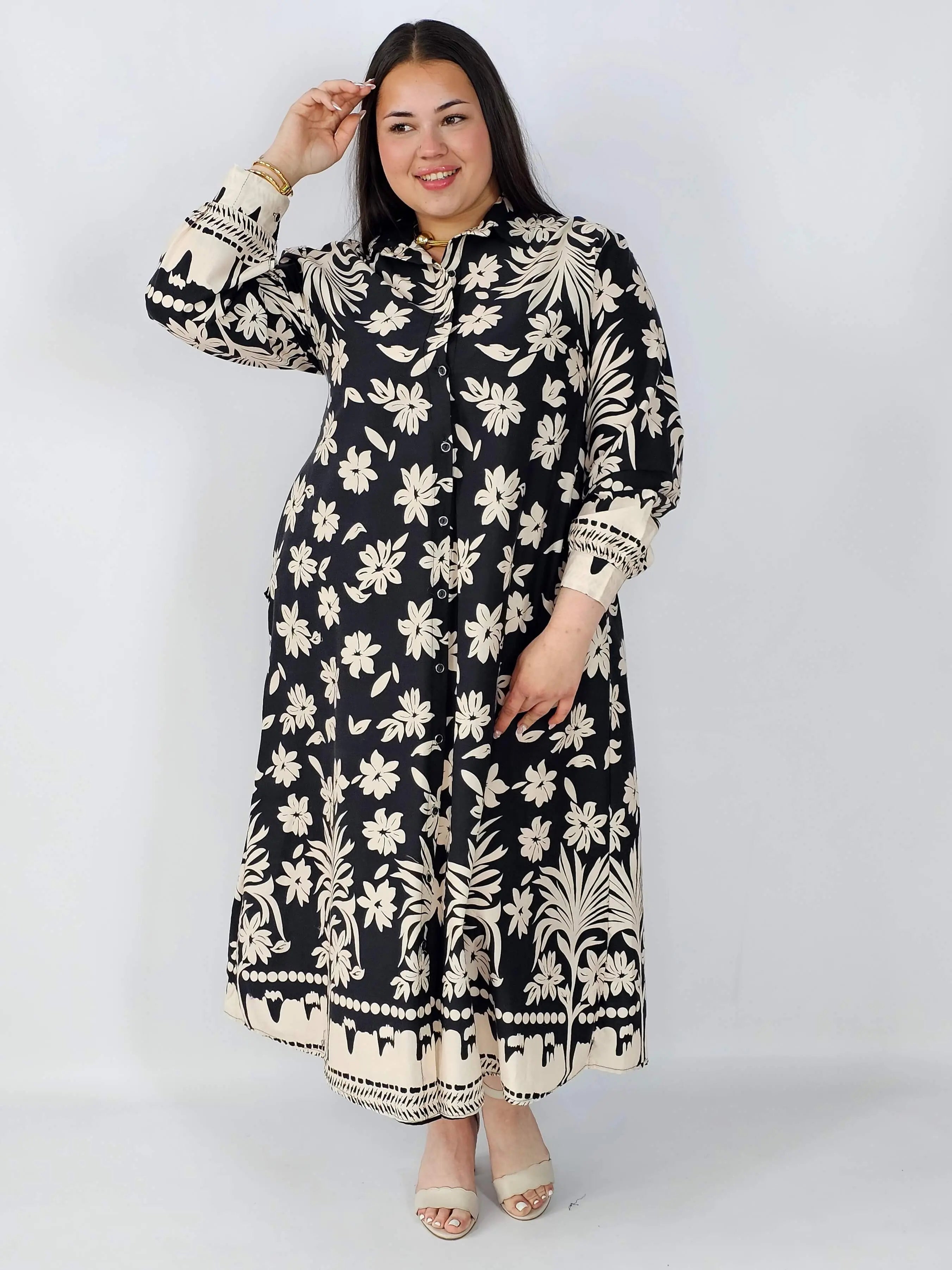 Sukienka plus size koszulowa w kwiatowy wzór – elegancka i wygodna Stylowa XL
