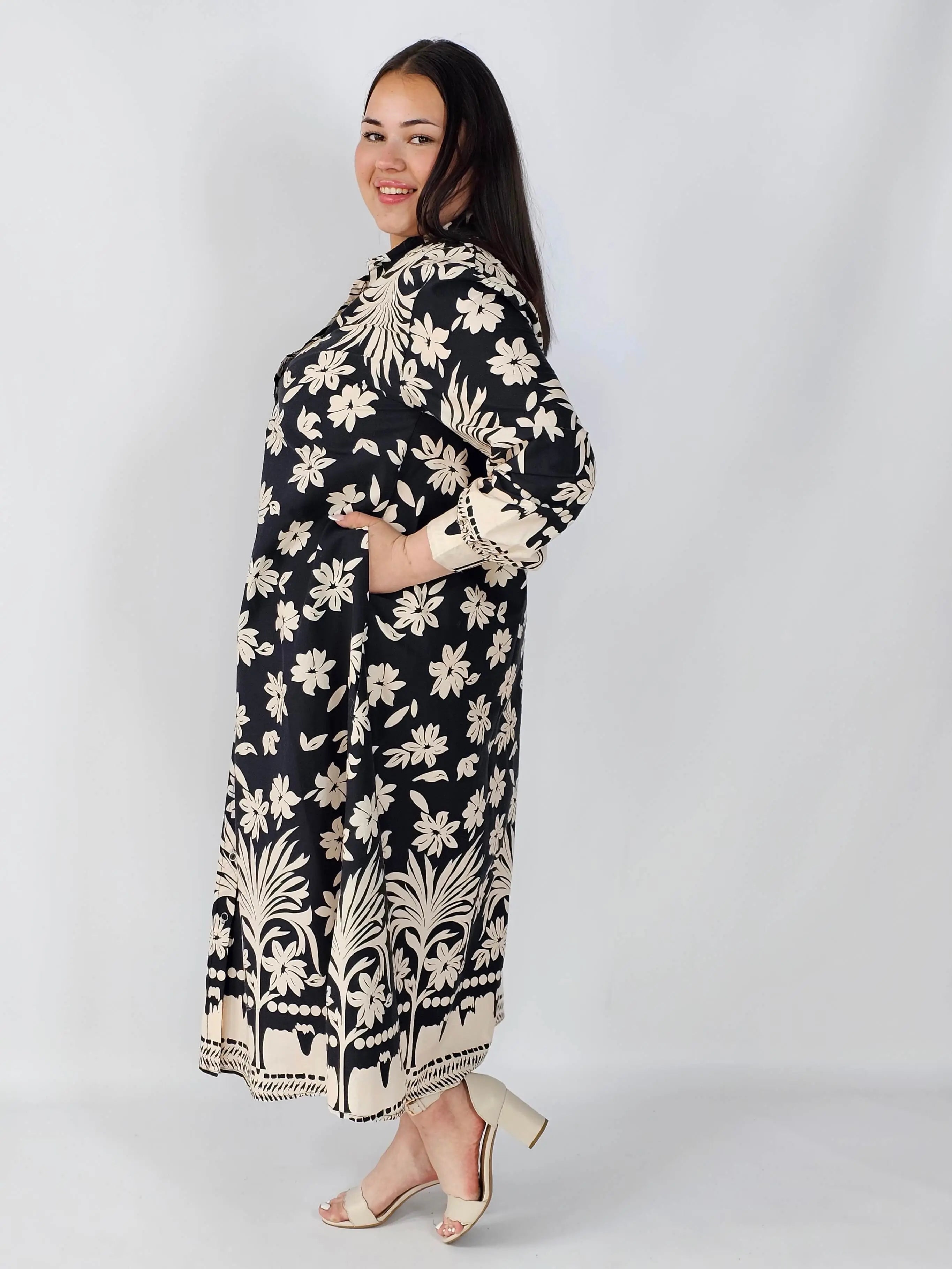 Sukienka plus size koszulowa w kwiatowy wzór – elegancka i wygodna Stylowa XL