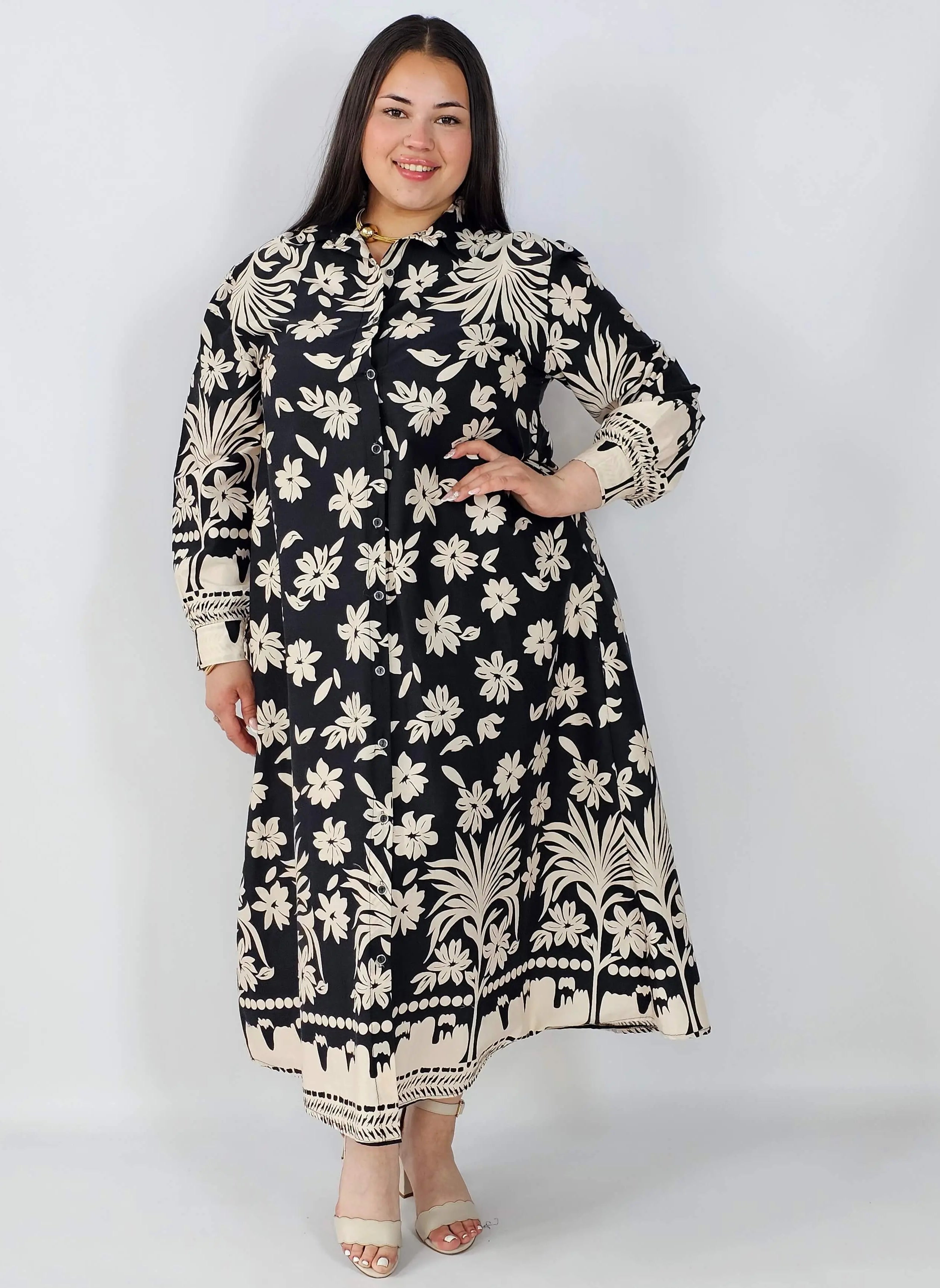 Sukienka plus size koszulowa w kwiatowy wzór – elegancka i wygodna Stylowa XL
