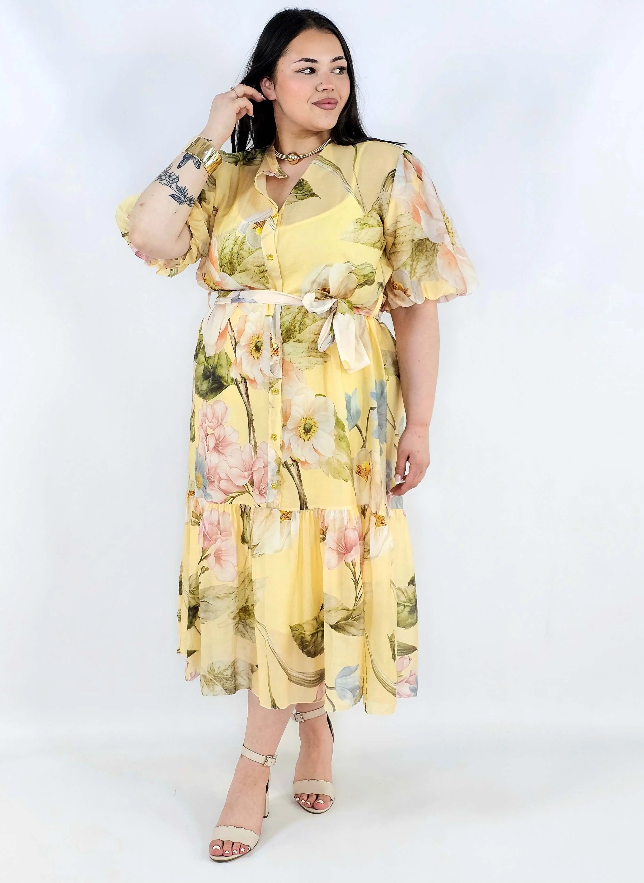 Sukienka plus size koszulowa w kwiaty XXL – elegancja i lekkość na komunię i wesele Stylowa XL