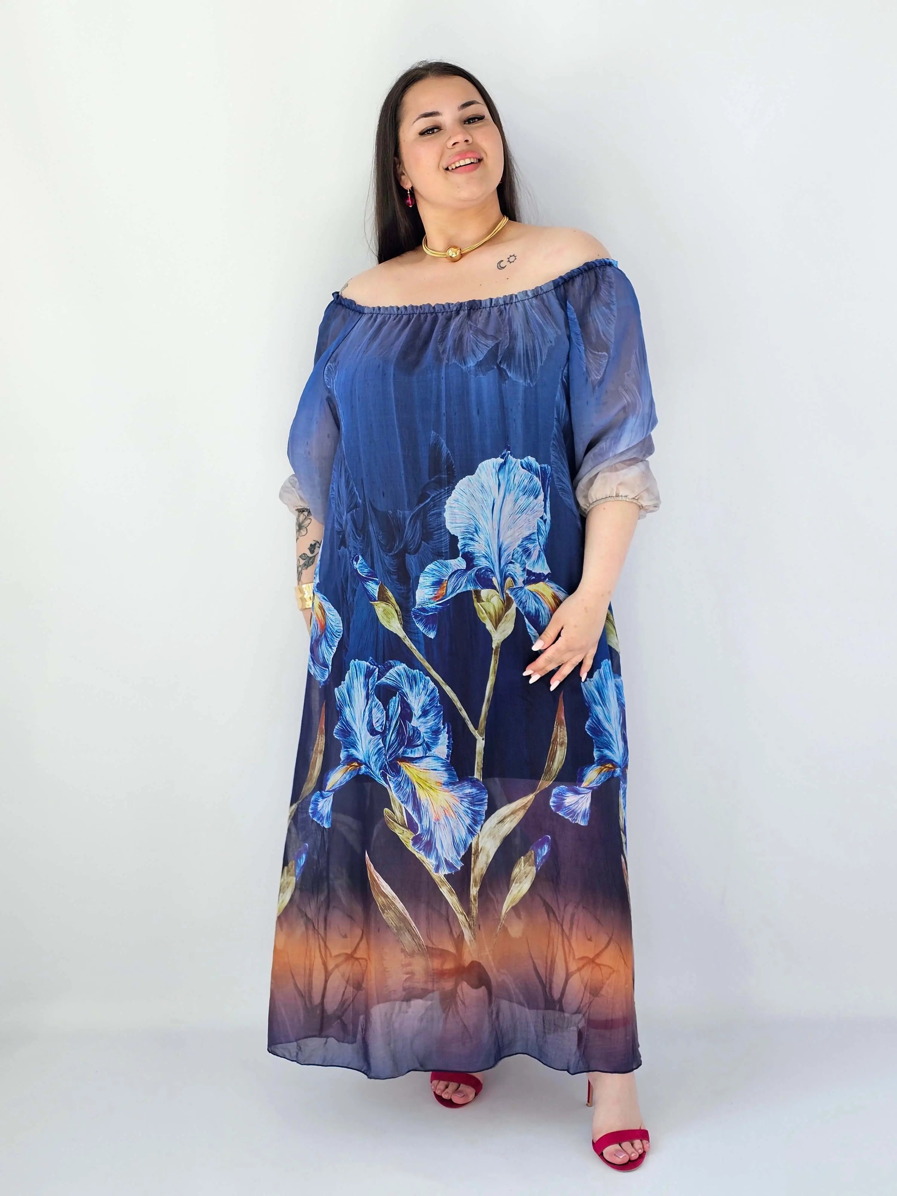 Sukienka plus size maxi hiszpanka z kwiatowym printem w odcieniach niebieskiego Stylowa XL