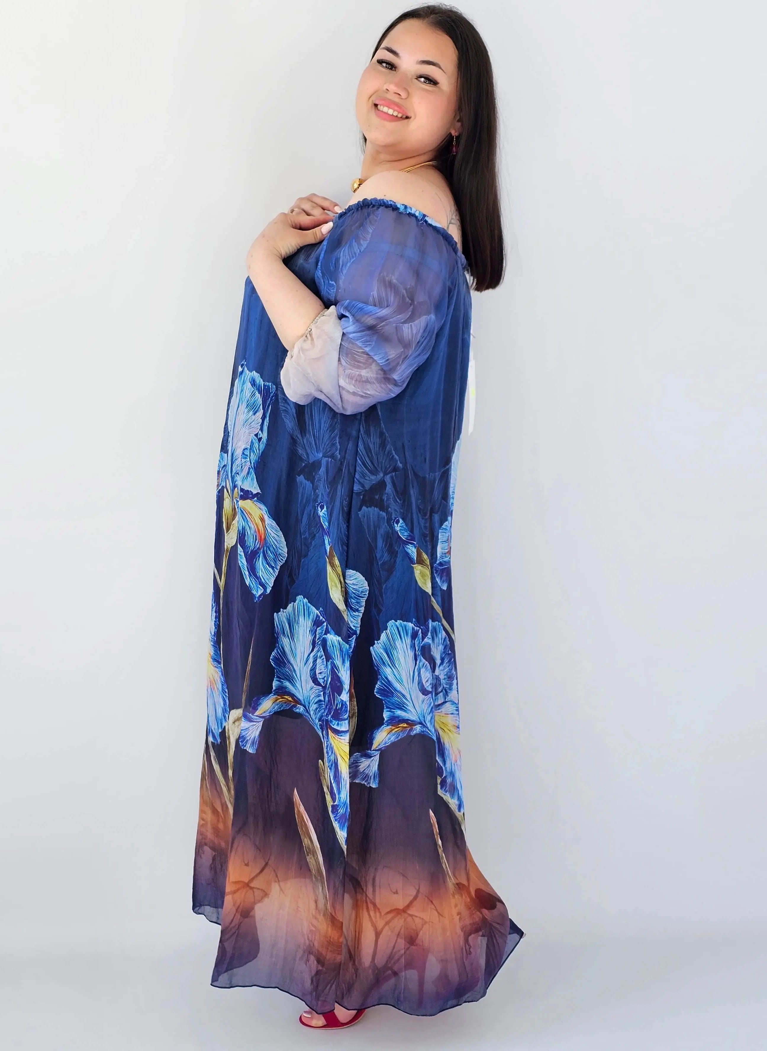 Sukienka plus size maxi hiszpanka z kwiatowym printem w odcieniach niebieskiego Stylowa XL