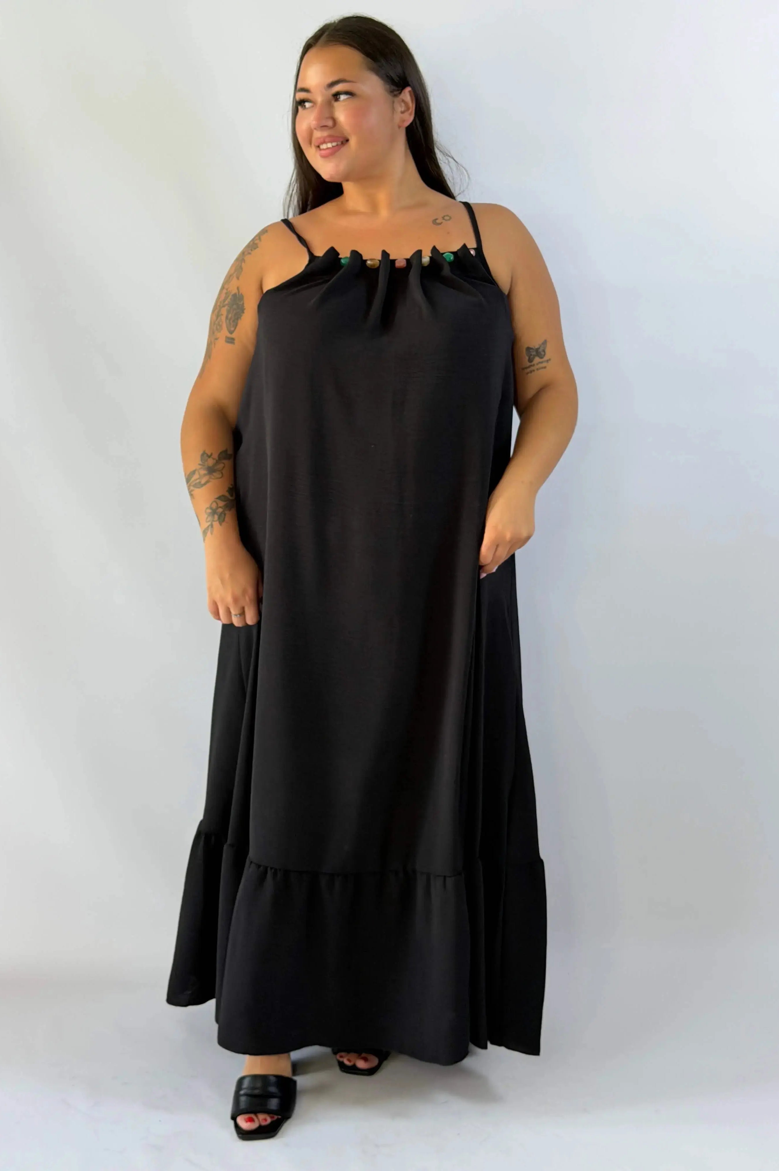 Sukienka plus size maxi na ramiączkach – lekka i kobieca propozycja na lato Stylowa XL