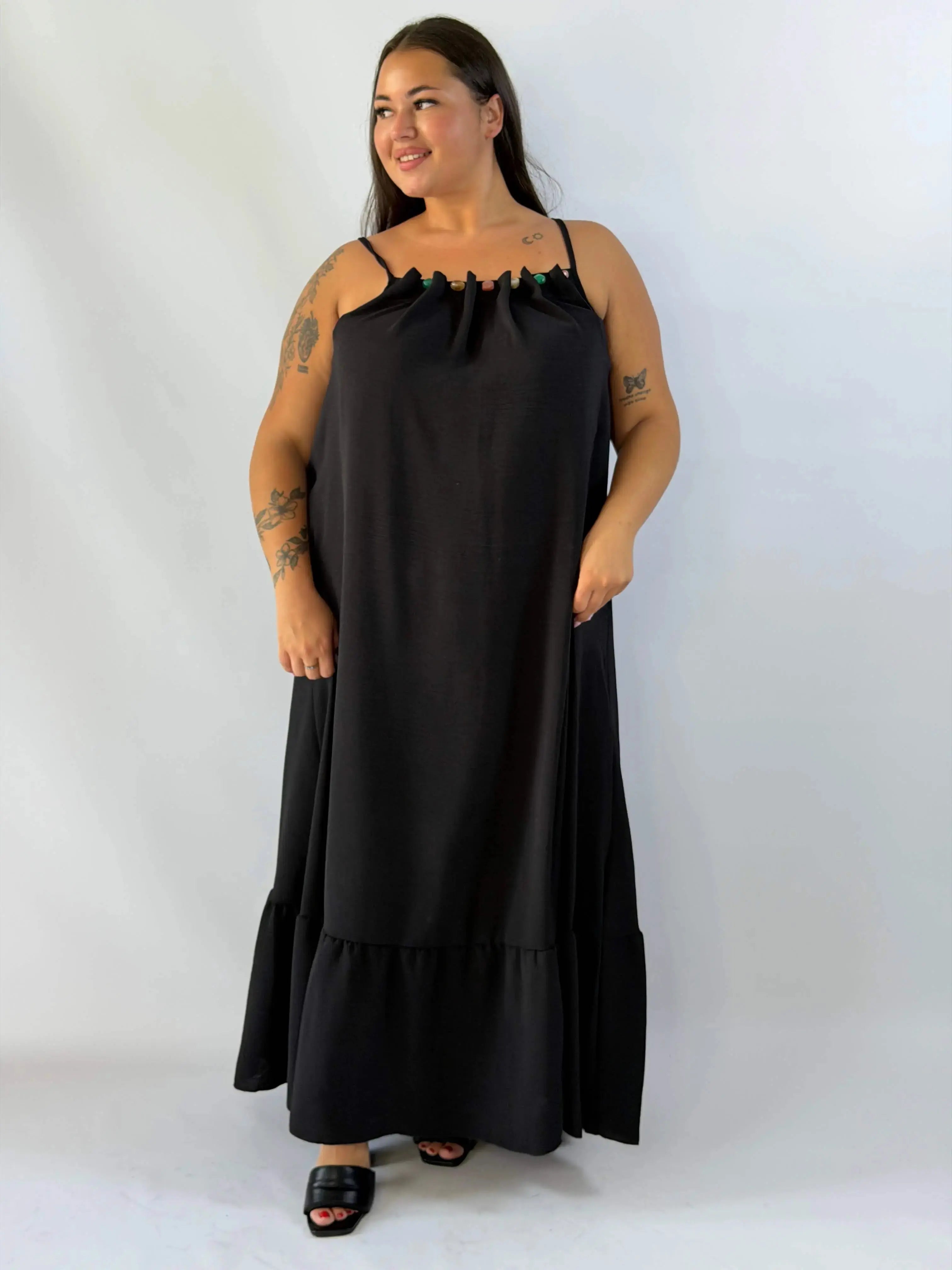 Sukienka plus size maxi na ramiączkach – lekka i kobieca propozycja na lato Stylowa XL