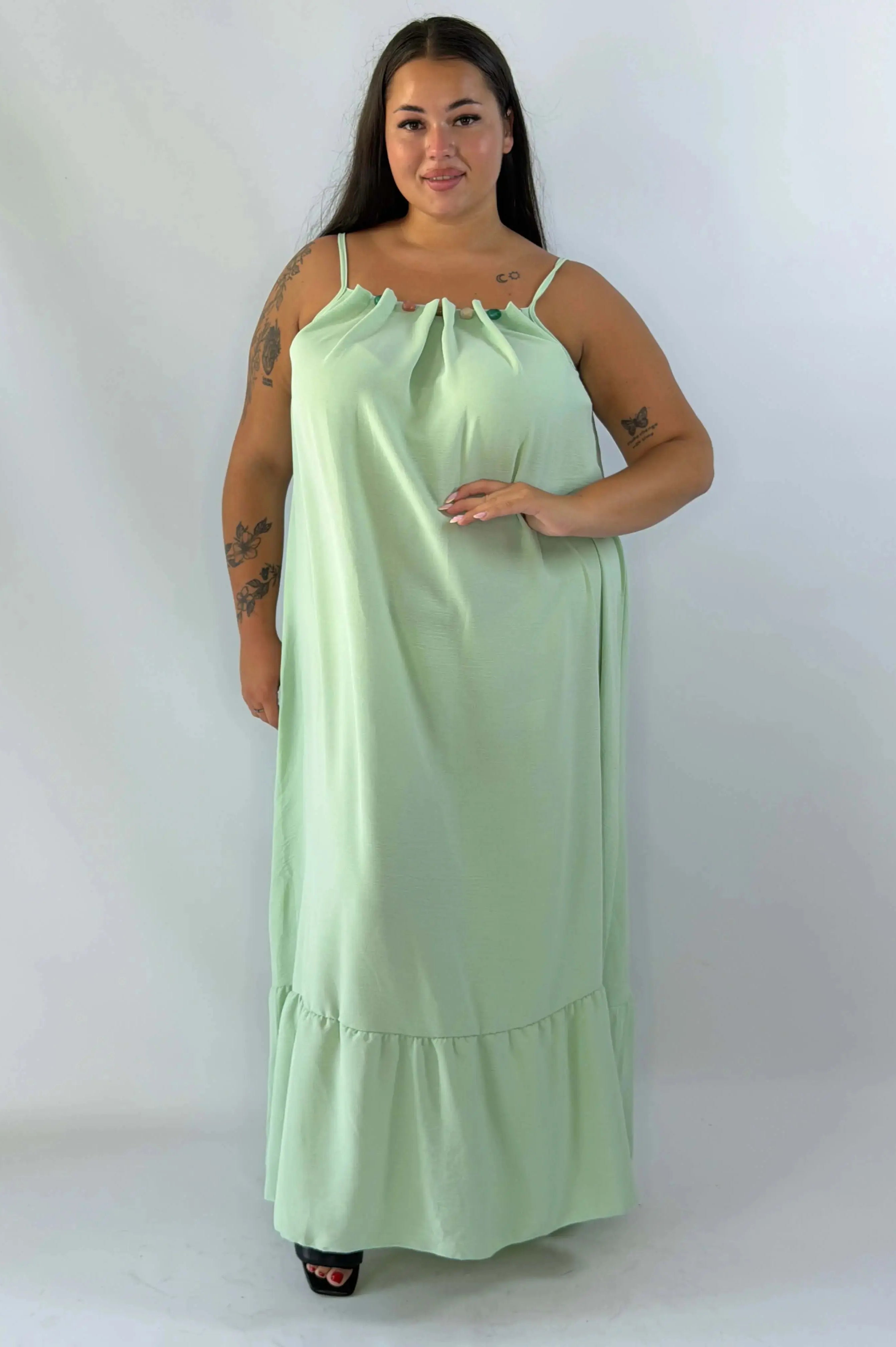 Sukienka plus size maxi na ramiączkach – lekka i kobieca propozycja na lato Stylowa XL