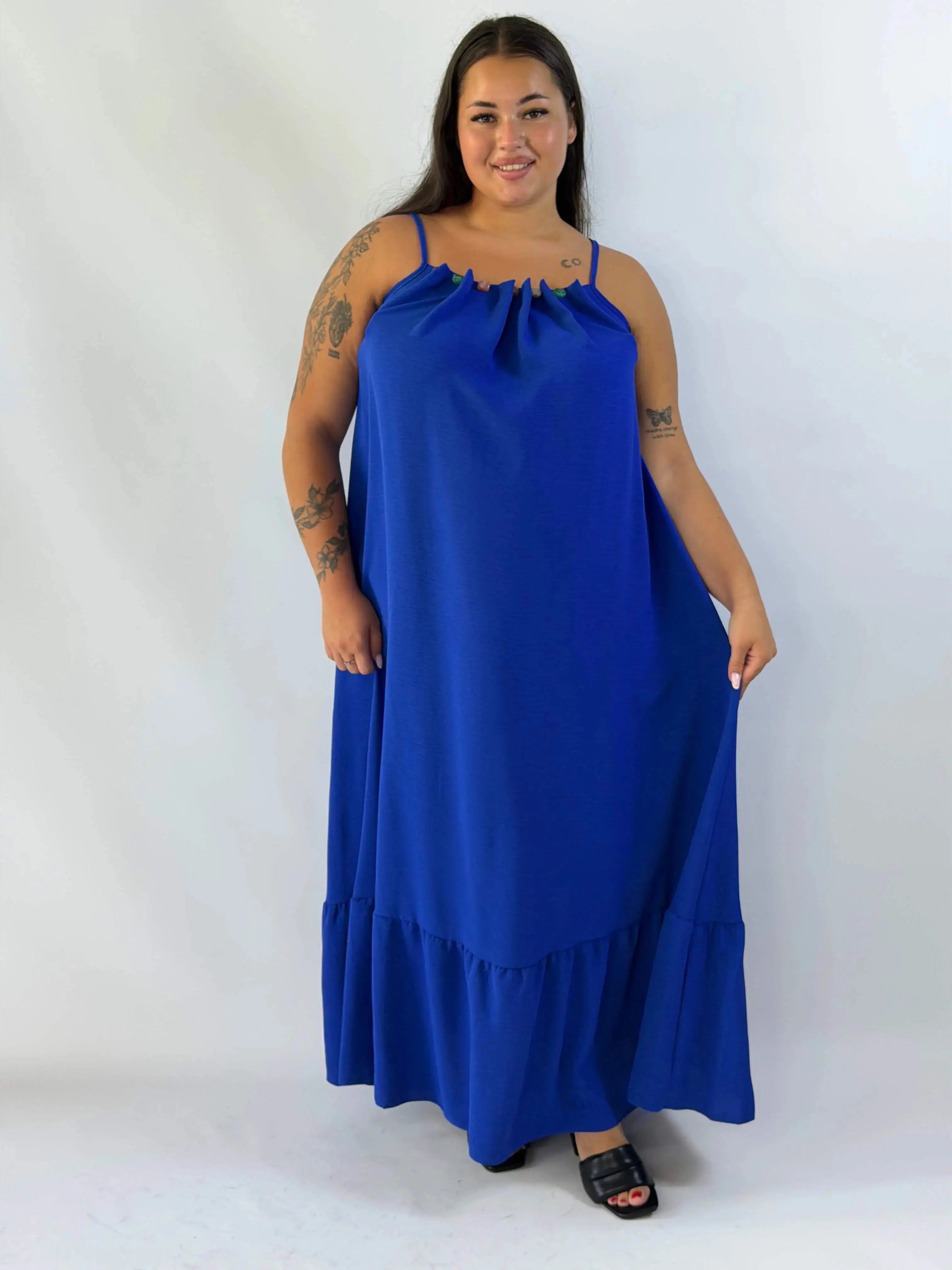 Sukienka plus size maxi na ramiączkach – lekka i kobieca propozycja na lato Stylowa XL