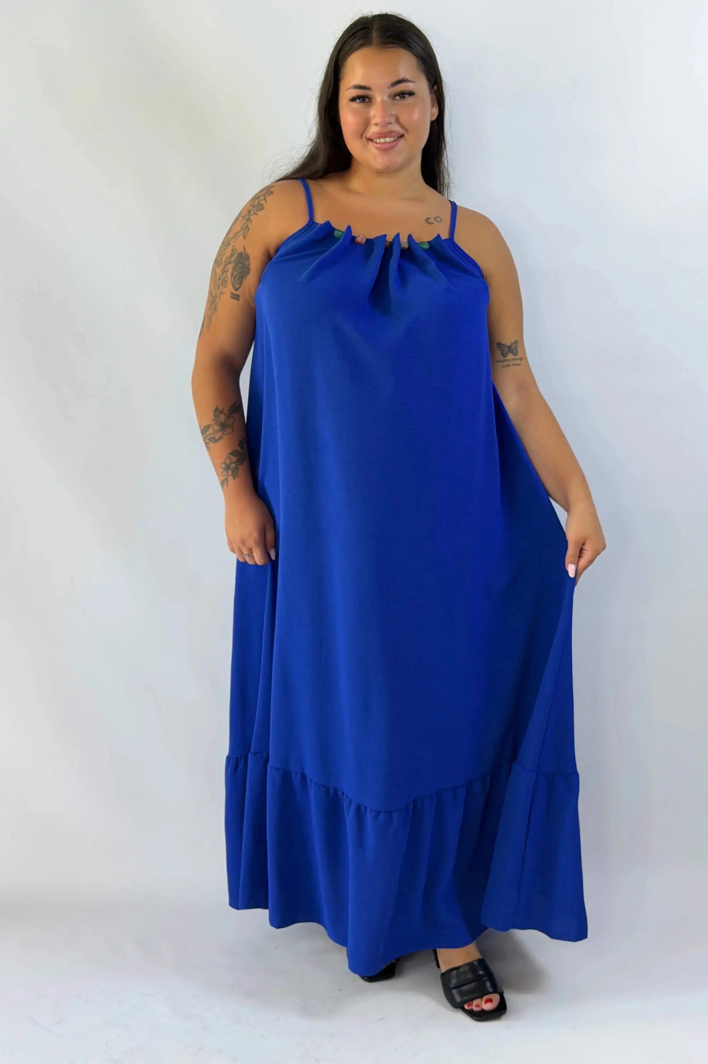 Sukienka plus size maxi na ramiączkach – lekka i kobieca propozycja na lato Stylowa XL