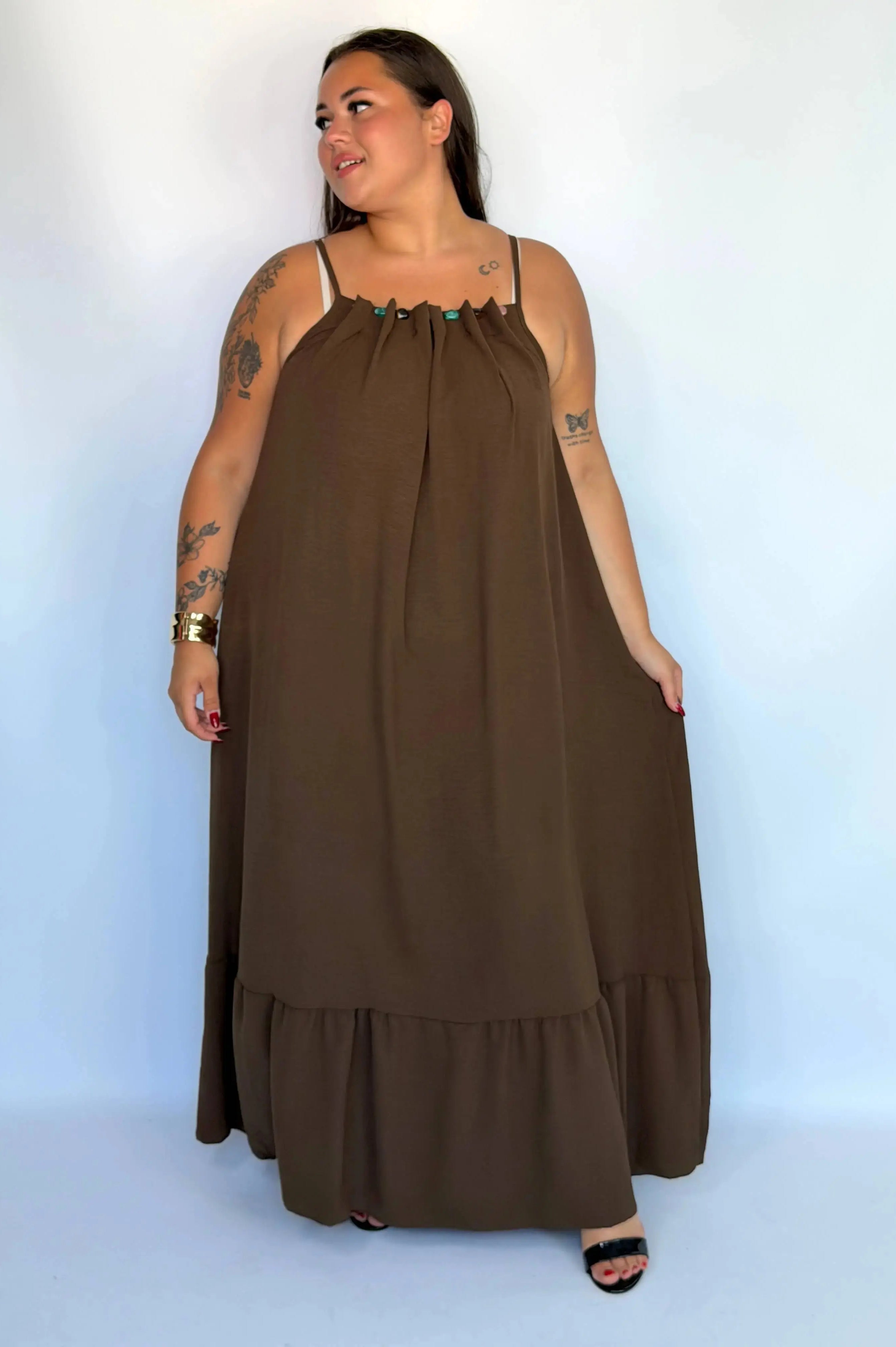 Sukienka plus size maxi na ramiączkach – lekka i kobieca propozycja na lato Stylowa XL