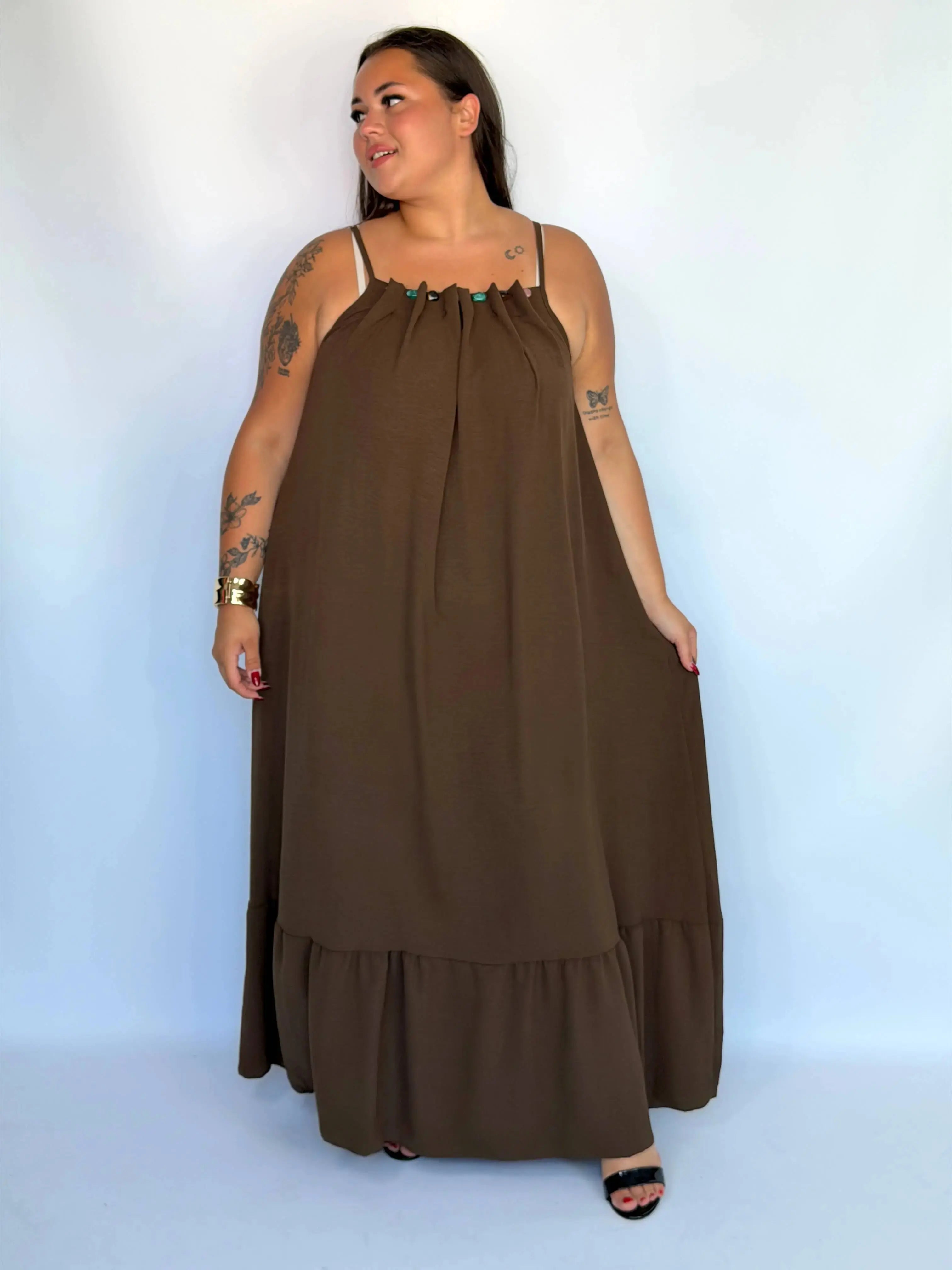 Sukienka plus size maxi na ramiączkach – lekka i kobieca propozycja na lato Stylowa XL