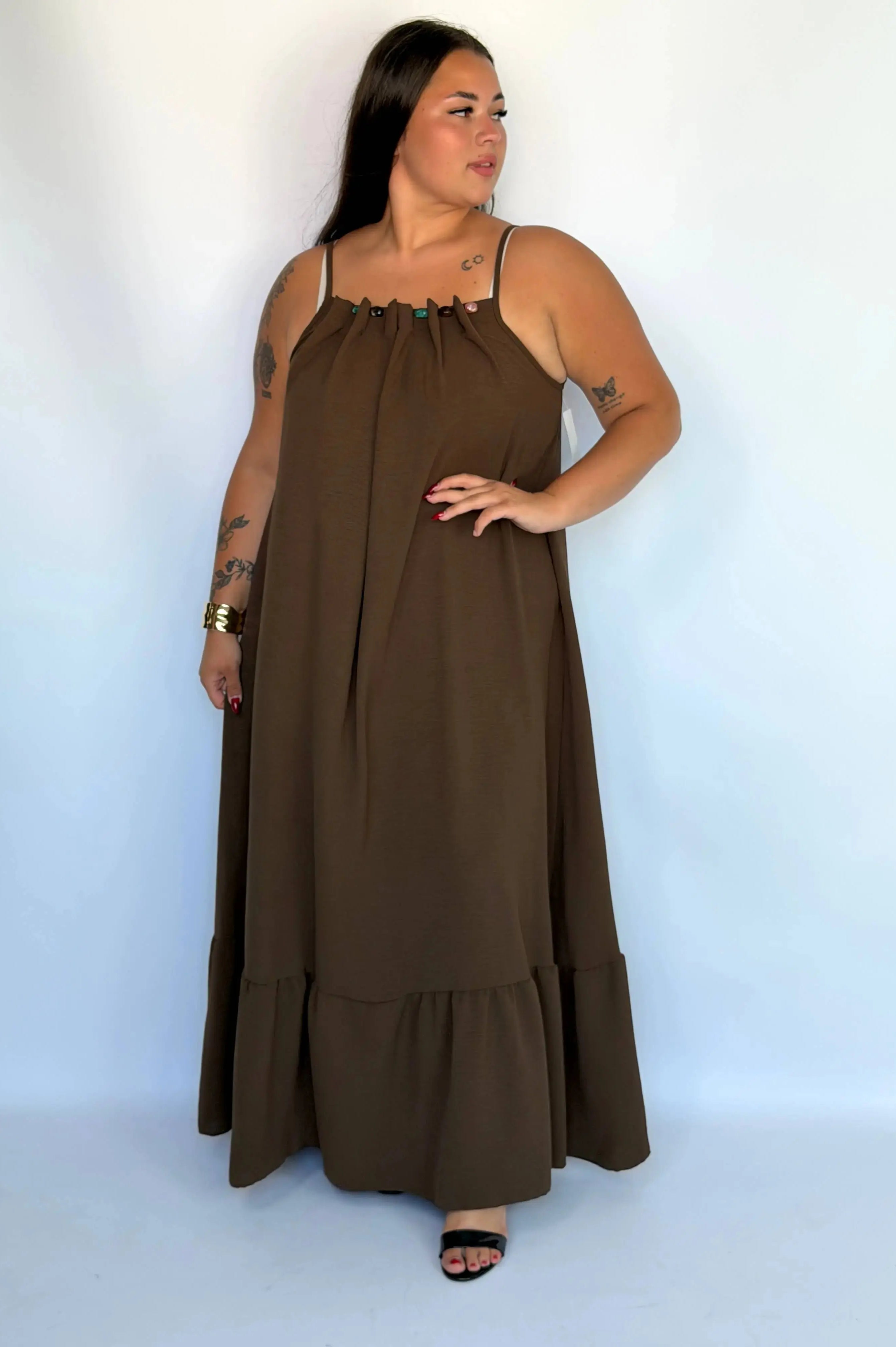 Sukienka plus size maxi na ramiączkach – lekka i kobieca propozycja na lato Stylowa XL