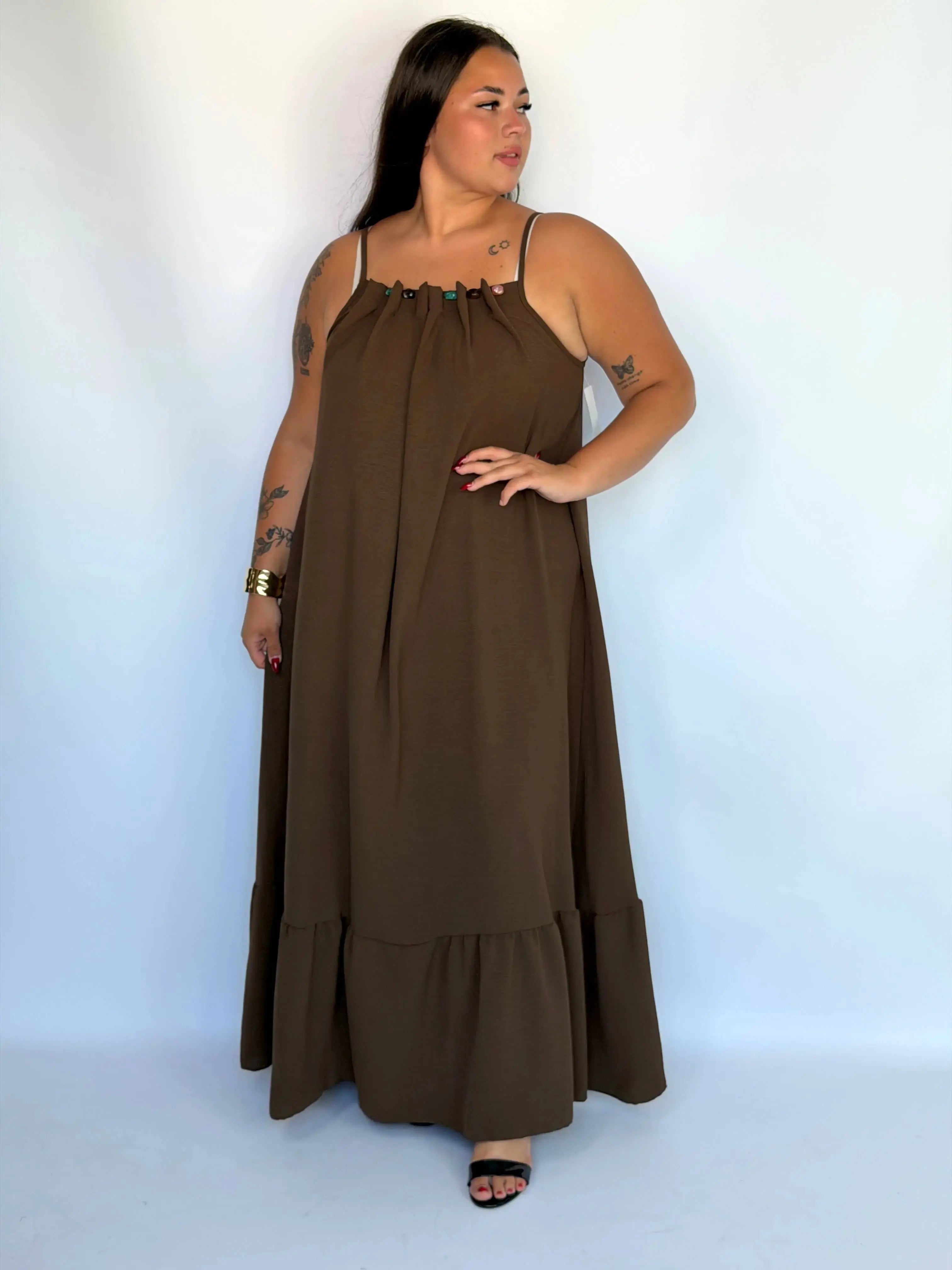 Sukienka plus size maxi na ramiączkach – lekka i kobieca propozycja na lato Stylowa XL