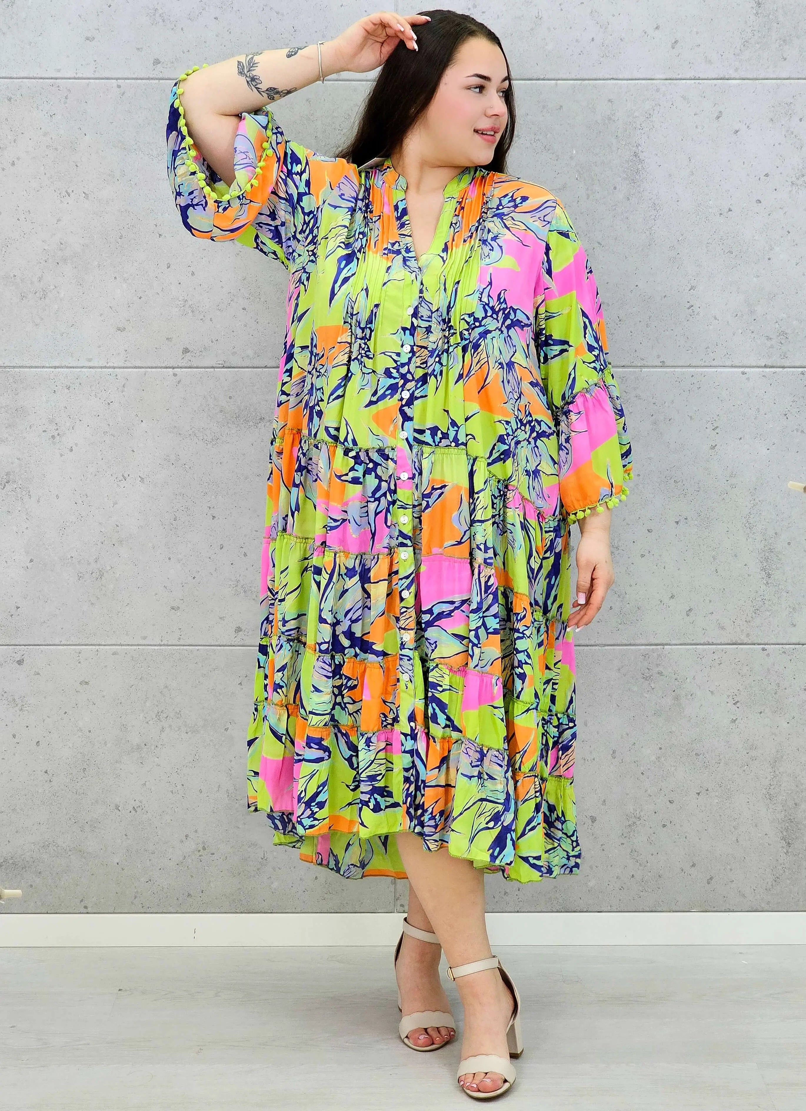 Sukienka plus size maxi oversize w malarskie printy – kilka wersji kolorystycznych Stylowa XL