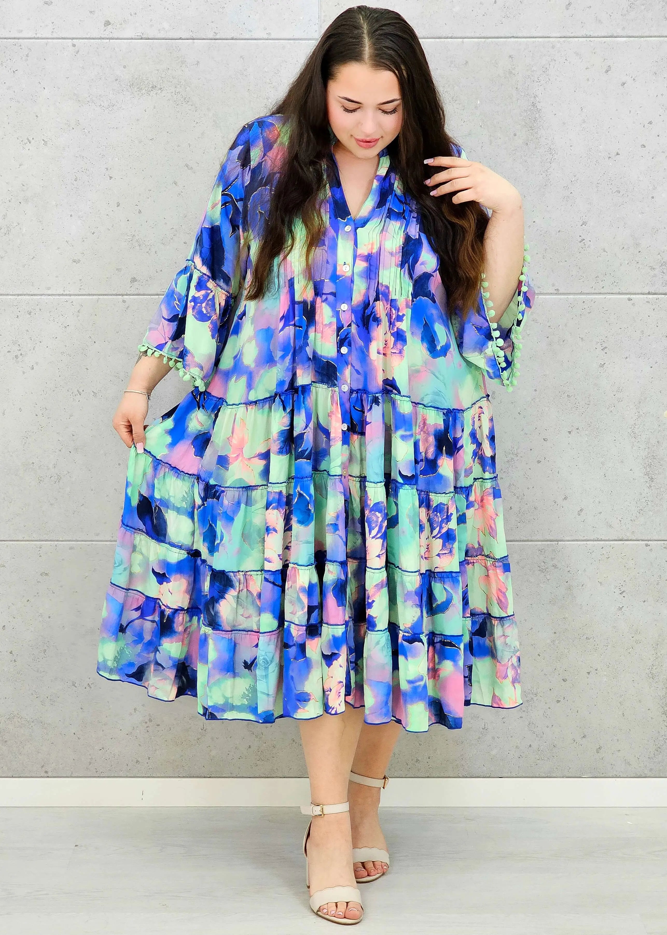 Sukienka plus size maxi oversize w malarskie printy – kilka wersji kolorystycznych Stylowa XL