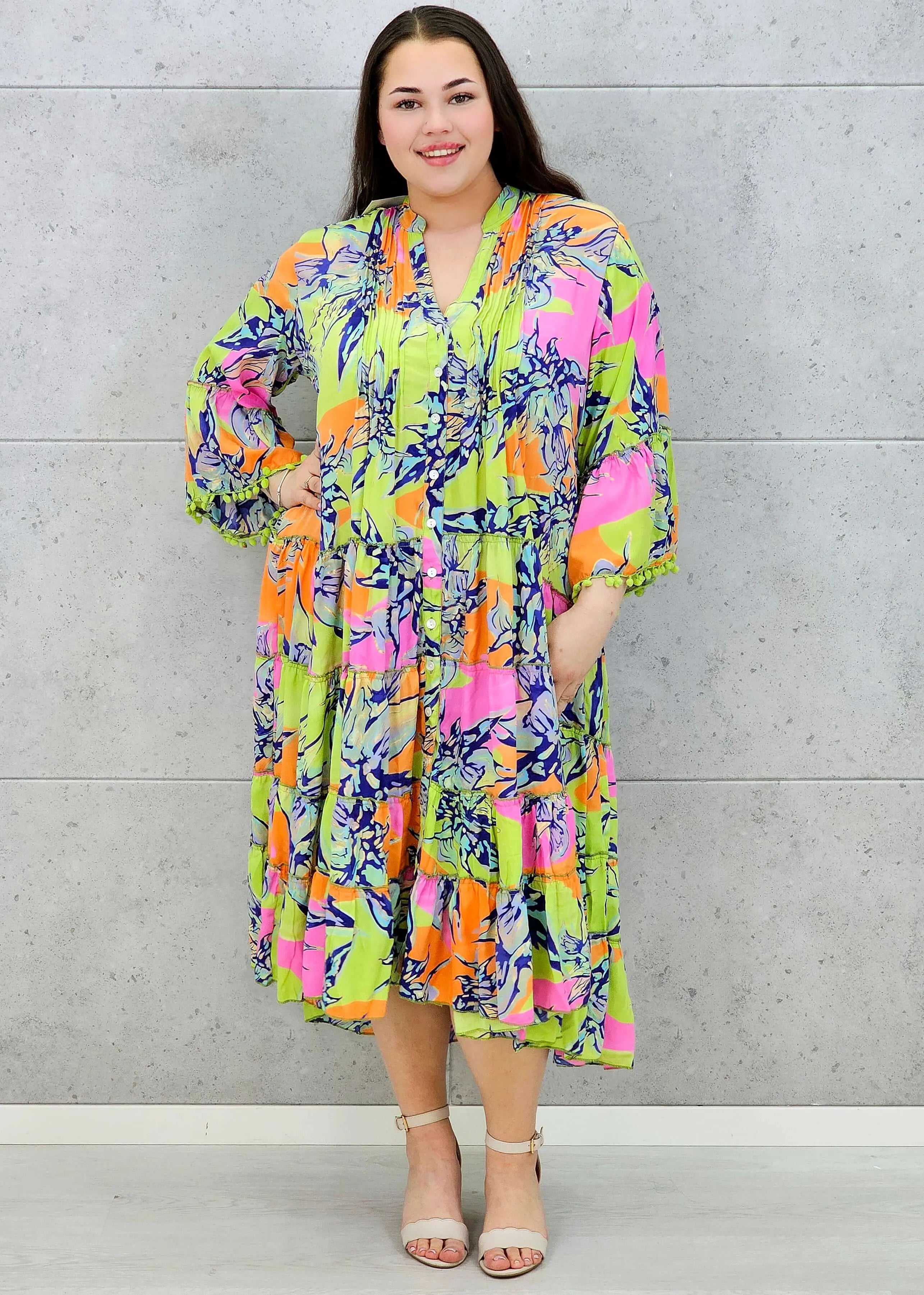 Sukienka plus size maxi oversize w malarskie printy – kilka wersji kolorystycznych Stylowa XL