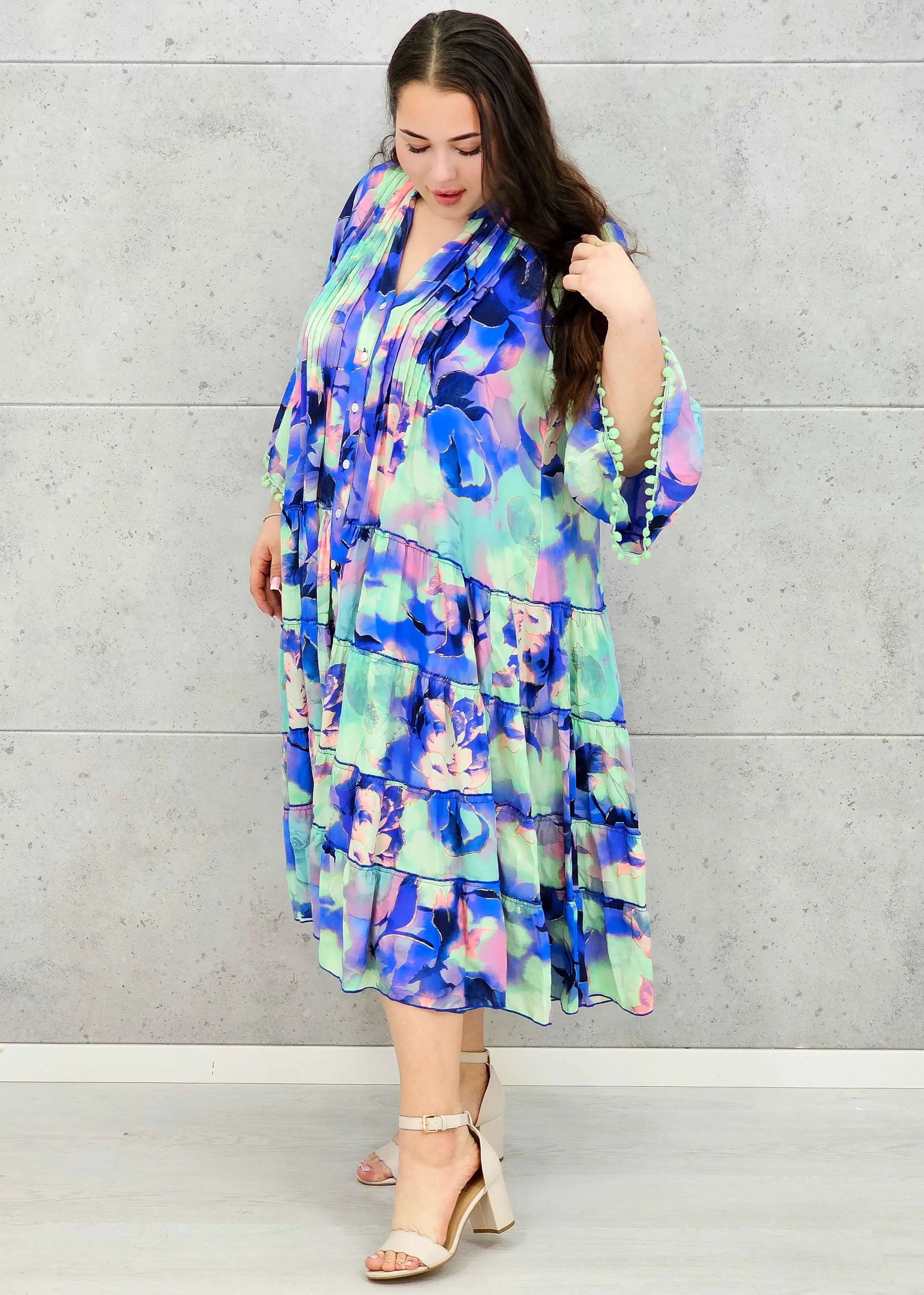 Sukienka plus size maxi oversize w malarskie printy – kilka wersji kolorystycznych Stylowa XL