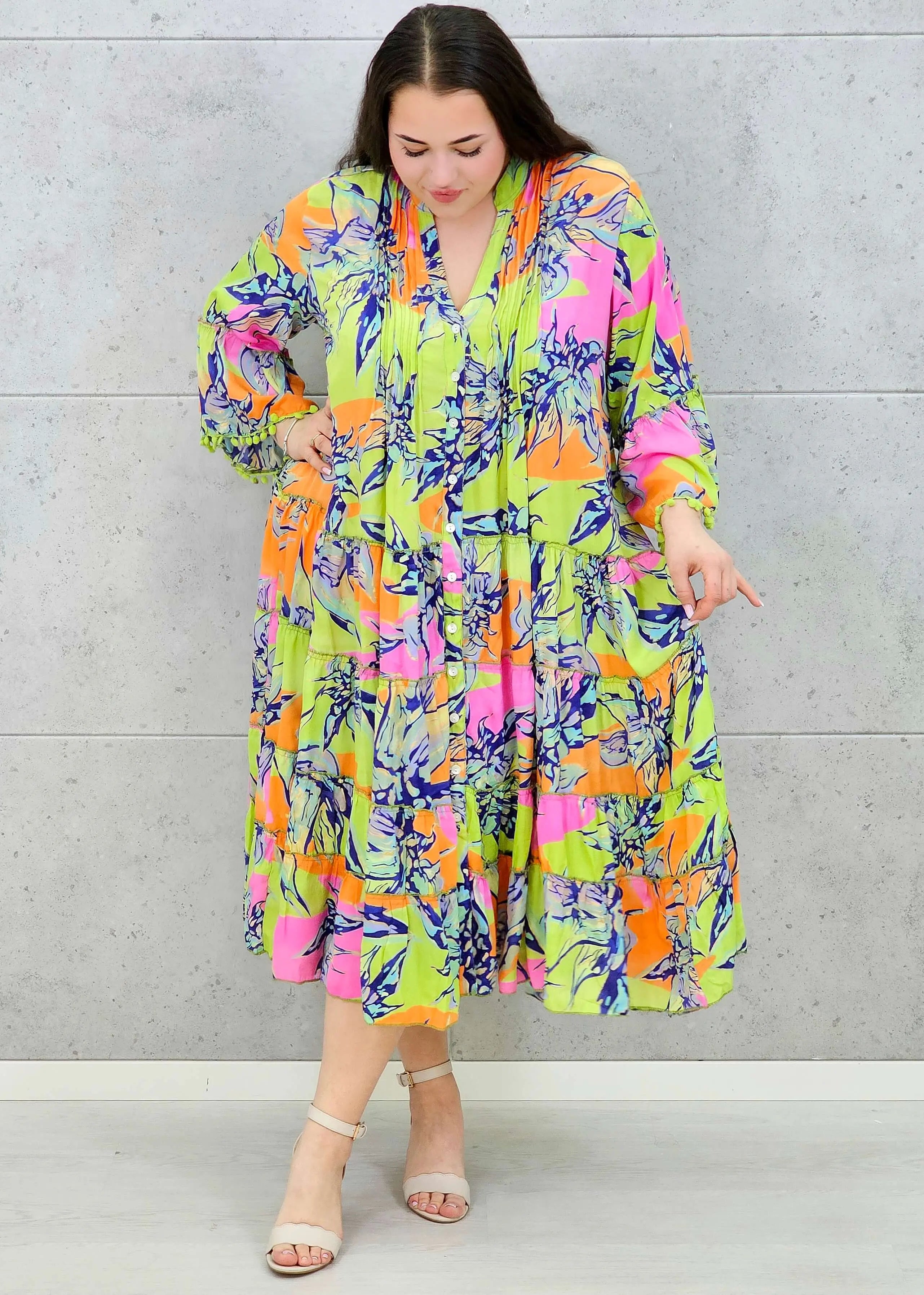 Sukienka plus size maxi oversize w malarskie printy – kilka wersji kolorystycznych Stylowa XL