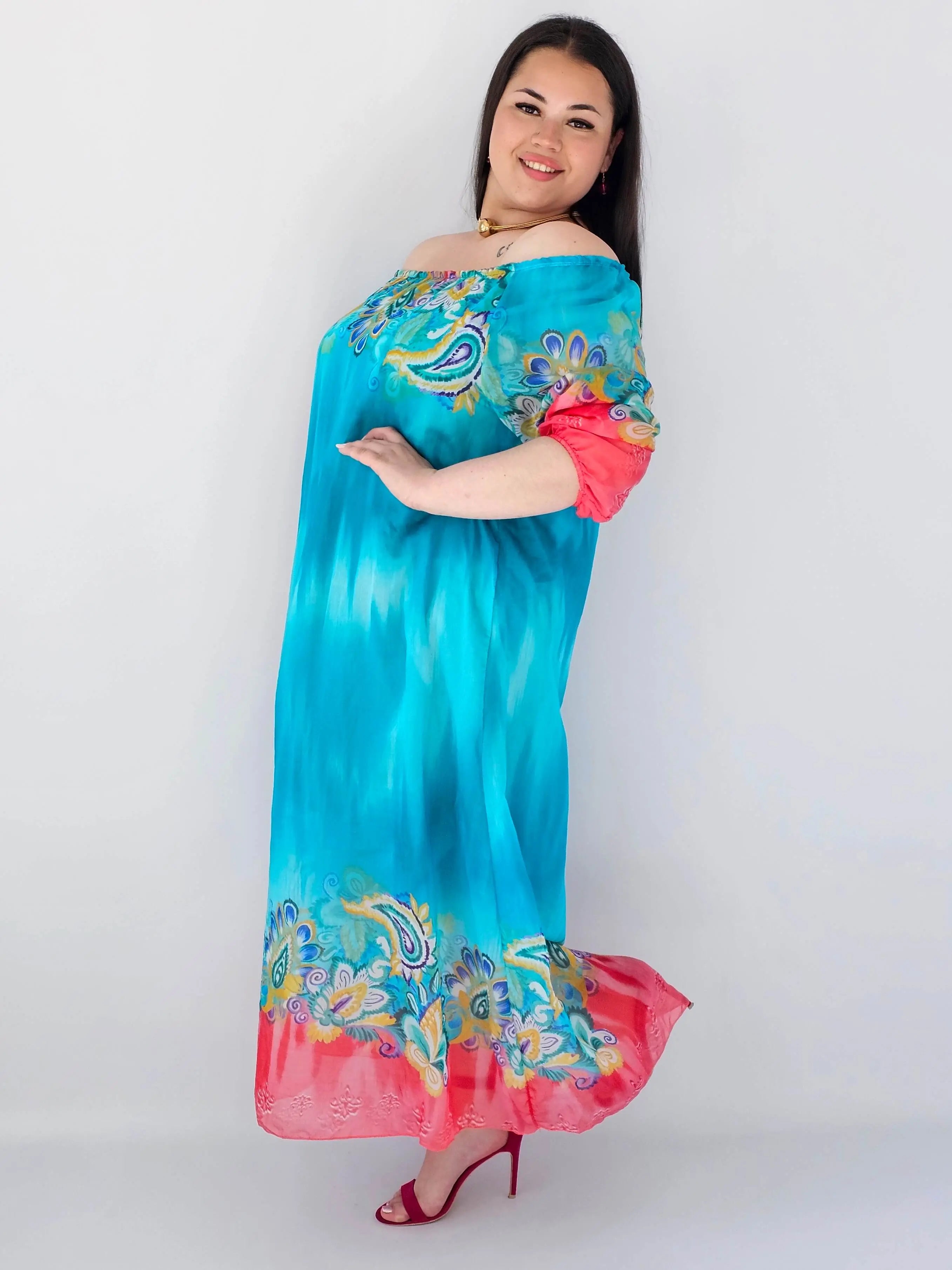 Sukienka plus size maxi turkusowa z etnicznym wzorem i koralowymi akcentami Stylowa XL