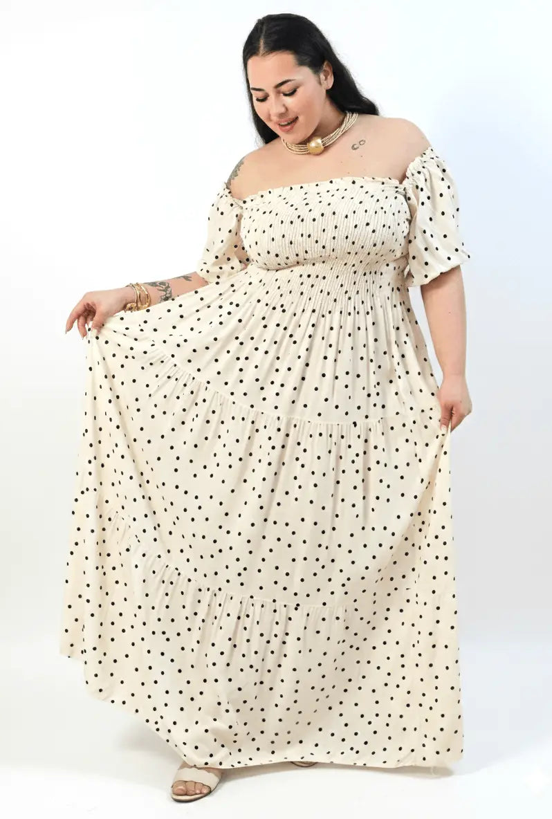 Sukienka plus size maxi w grochy – hiszpanka z marszczeniem XXL Stylowa XL