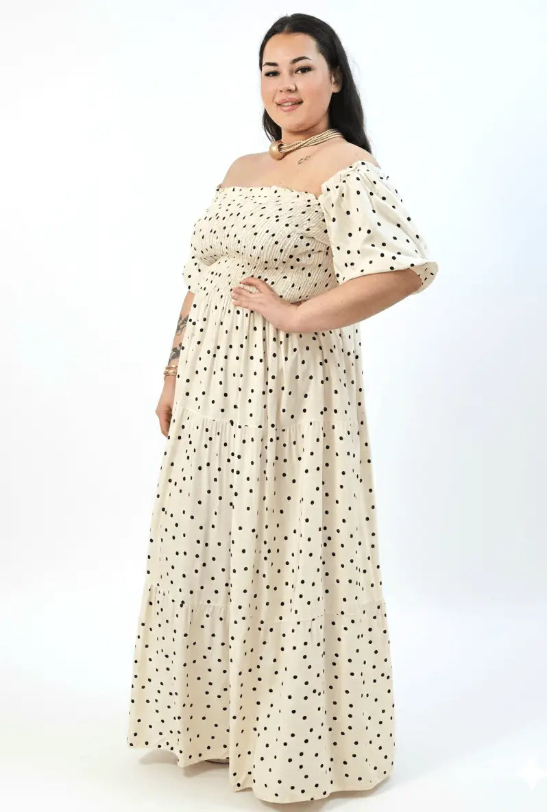 Sukienka plus size maxi w grochy – hiszpanka z marszczeniem XXL Stylowa XL