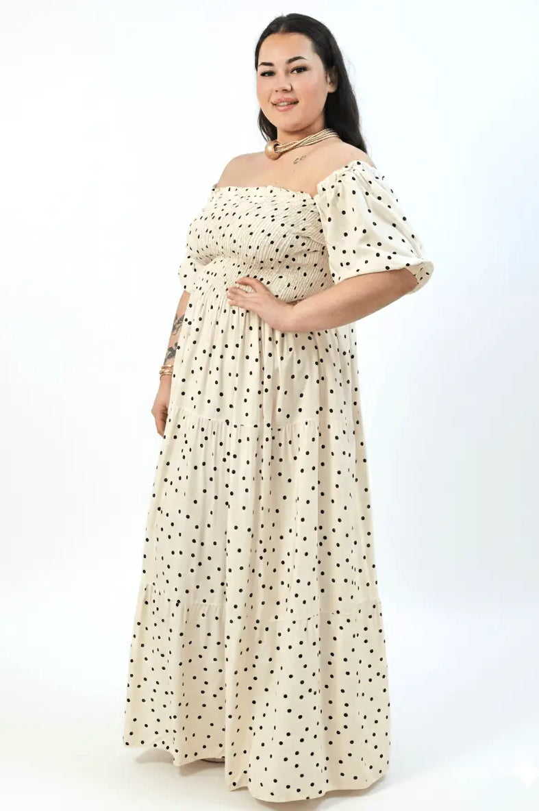 Sukienka plus size maxi w grochy – hiszpanka z marszczeniem XXL Stylowa XL
