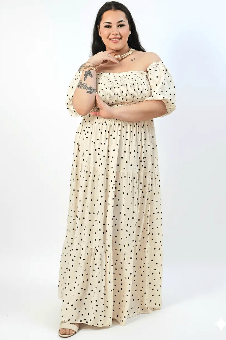 Sukienka plus size maxi w grochy – hiszpanka z marszczeniem XXL Stylowa XL