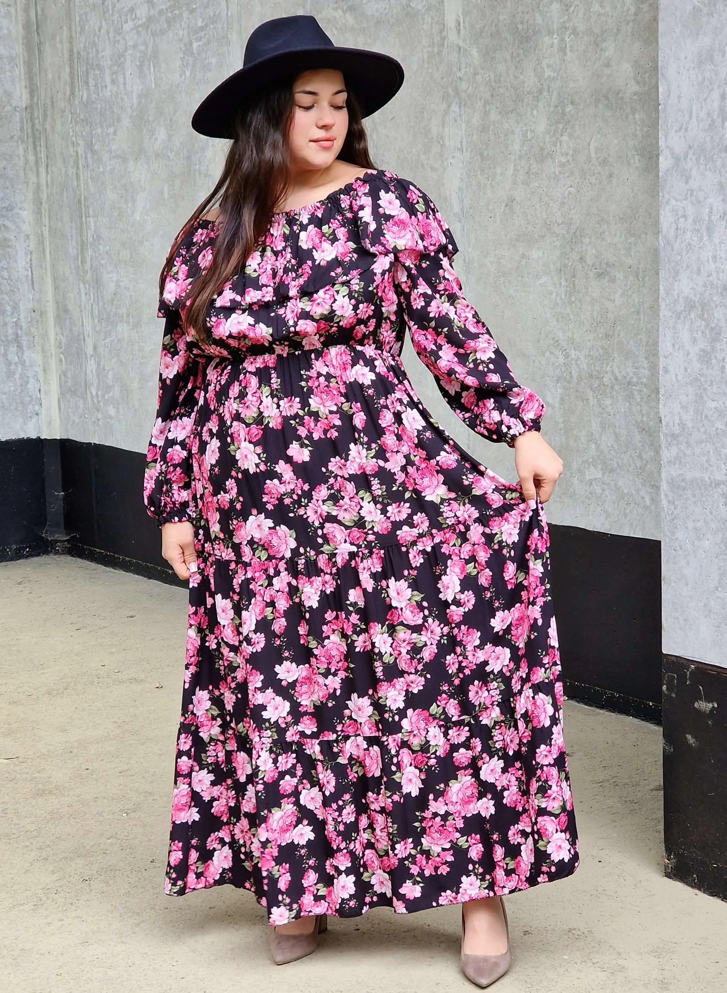 Sukienka plus size maxi w kwiaty – elegancka, kobieca i wygodna Stylowa XL