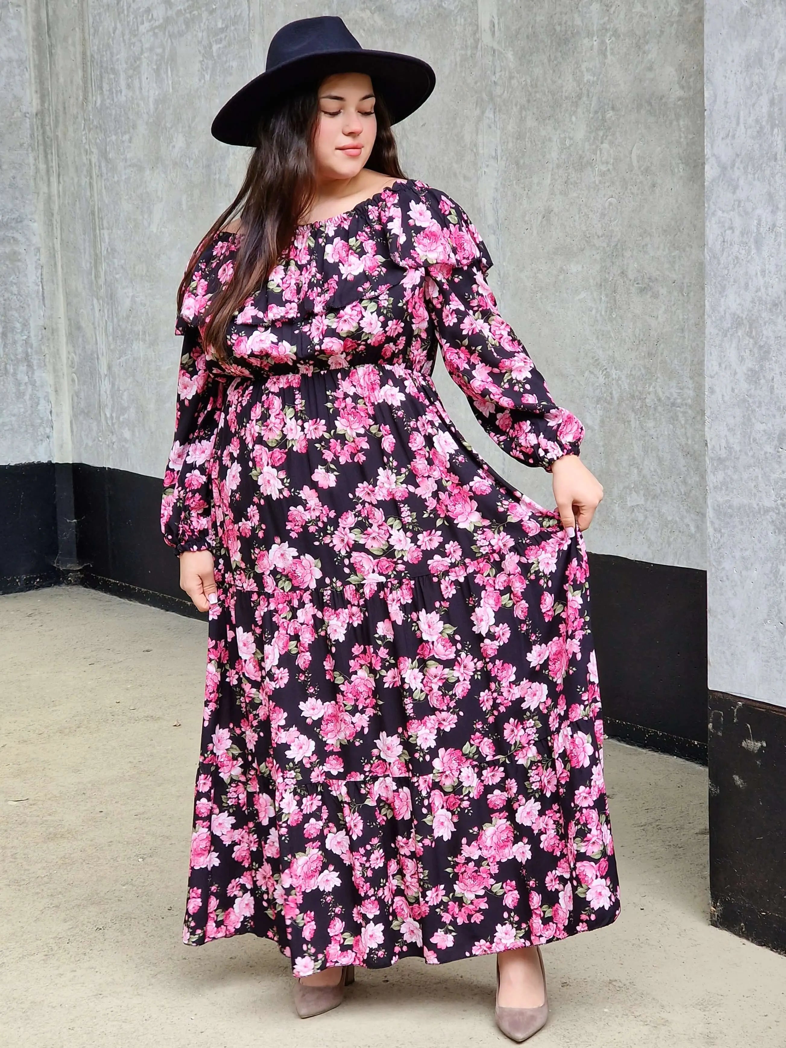 Sukienka plus size maxi w kwiaty – elegancka, kobieca i wygodna Stylowa XL