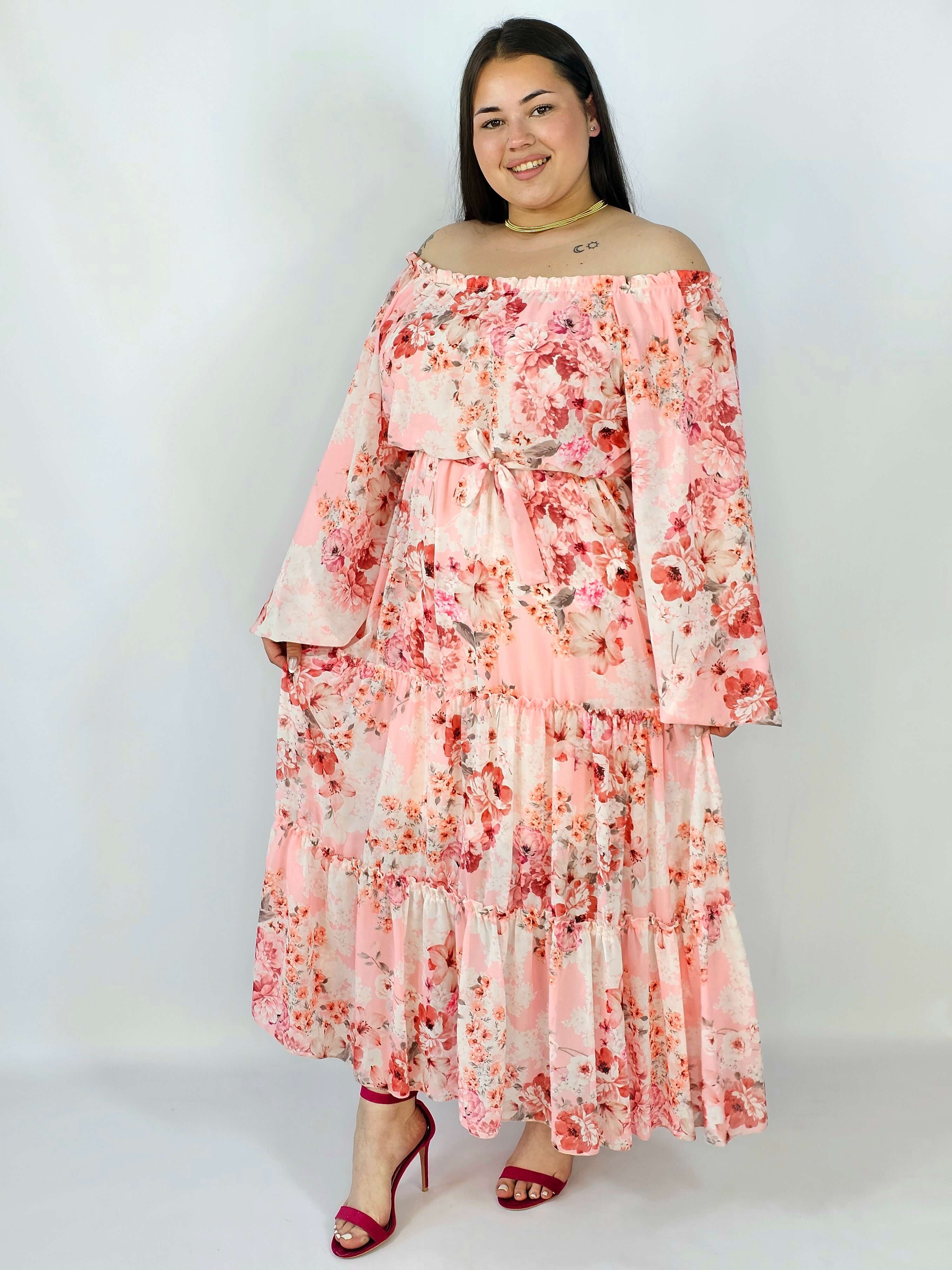 Sukienka plus size maxi w kwiaty z wiązaniem – romantyczna i zwiewna stylizacja XXL Stylowa XL