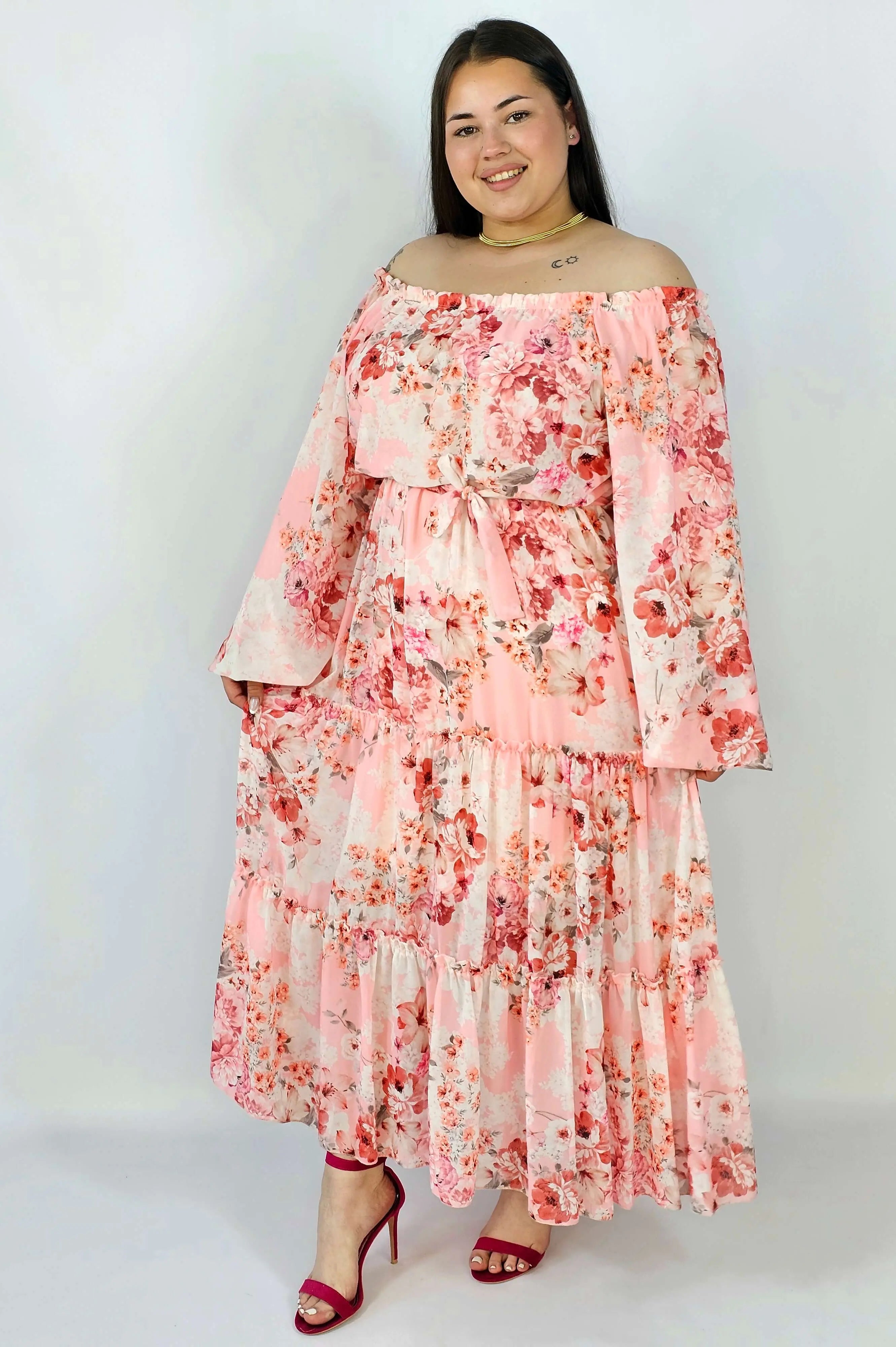 Sukienka plus size maxi w kwiaty z wiązaniem – romantyczna i zwiewna stylizacja XXL Stylowa XL