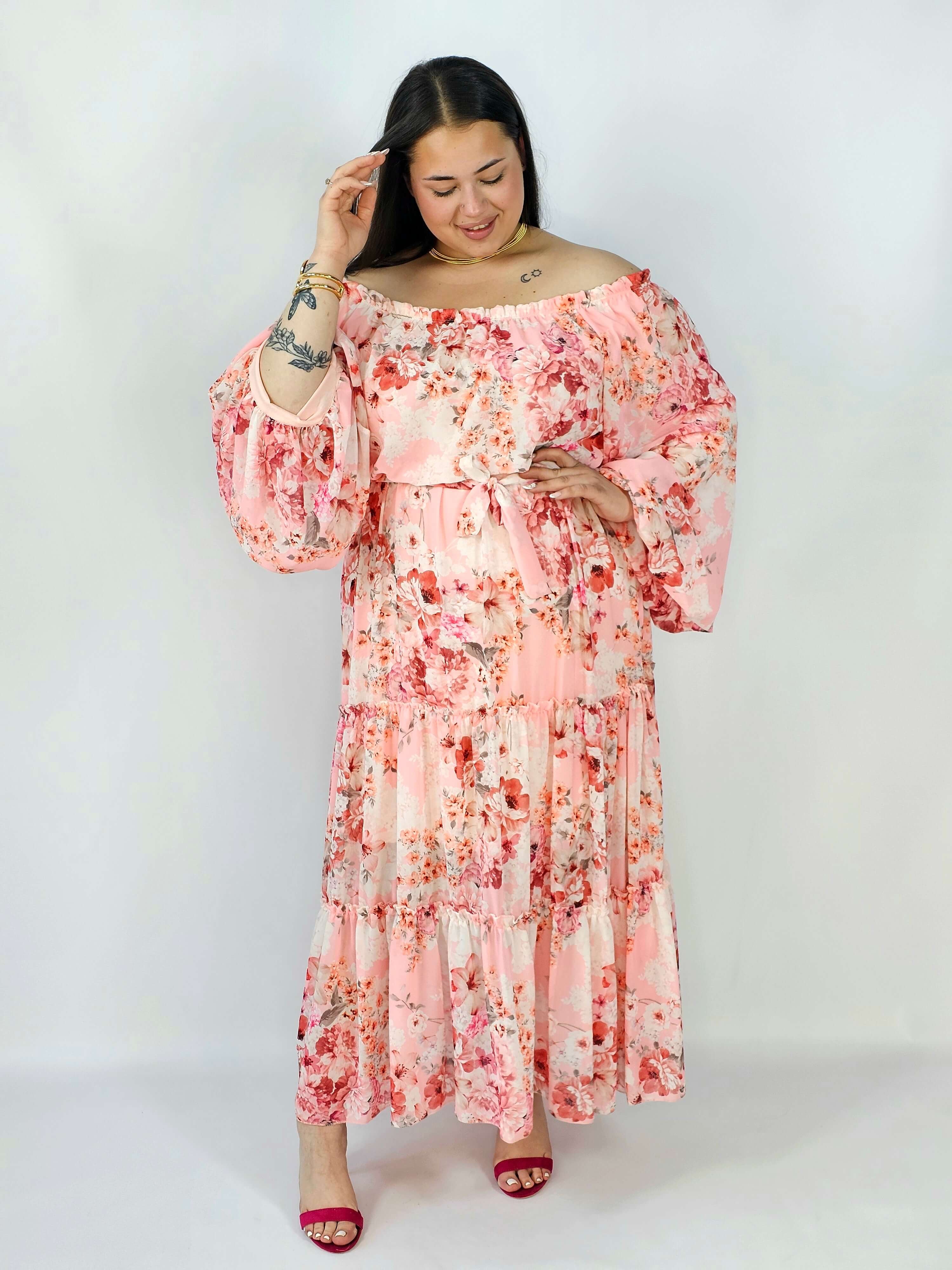 Sukienka plus size maxi w kwiaty z wiązaniem – romantyczna i zwiewna stylizacja XXL Stylowa XL