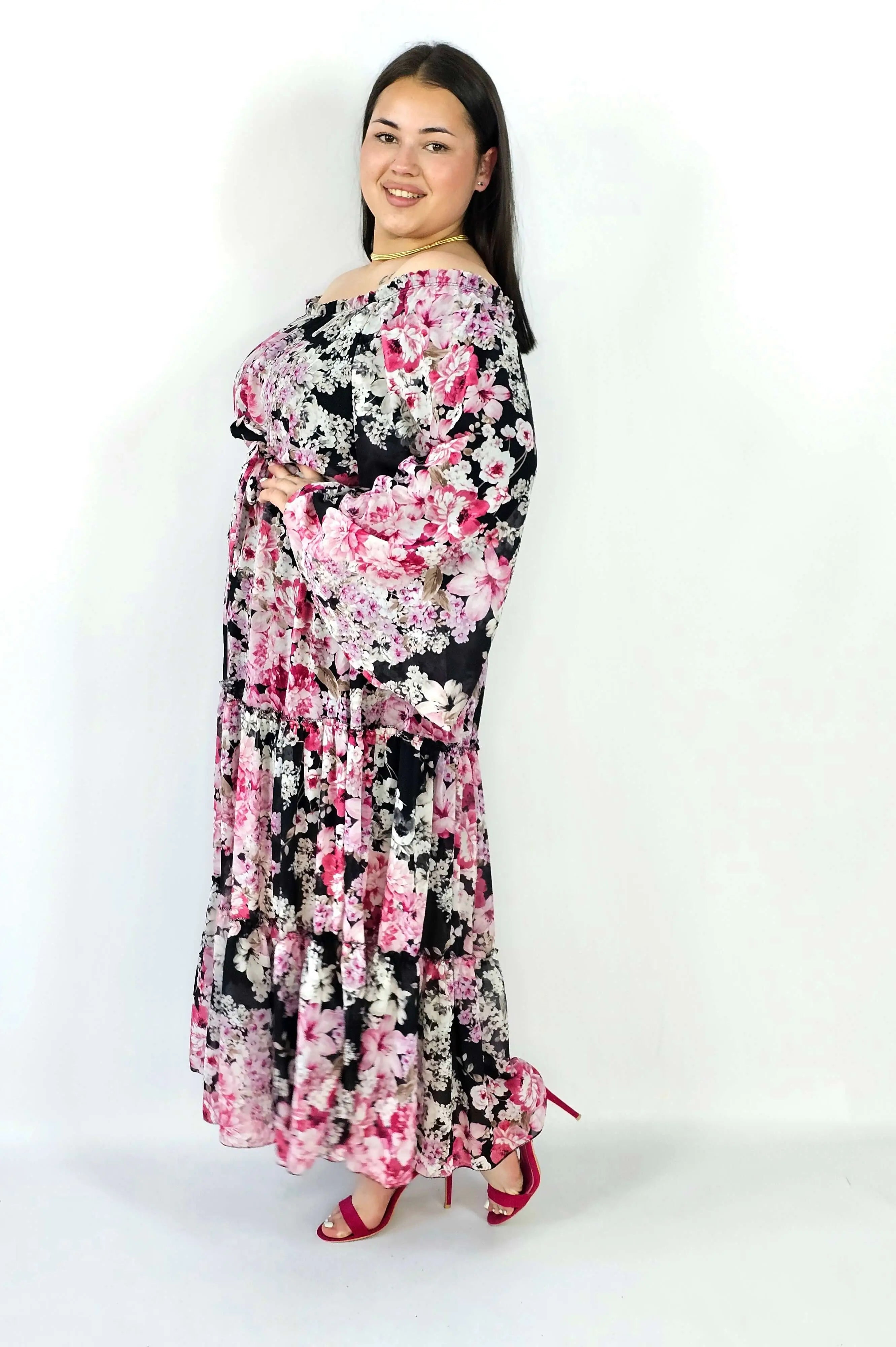 Sukienka plus size maxi w kwiaty z wiązaniem – romantyczna i zwiewna stylizacja XXL Stylowa XL